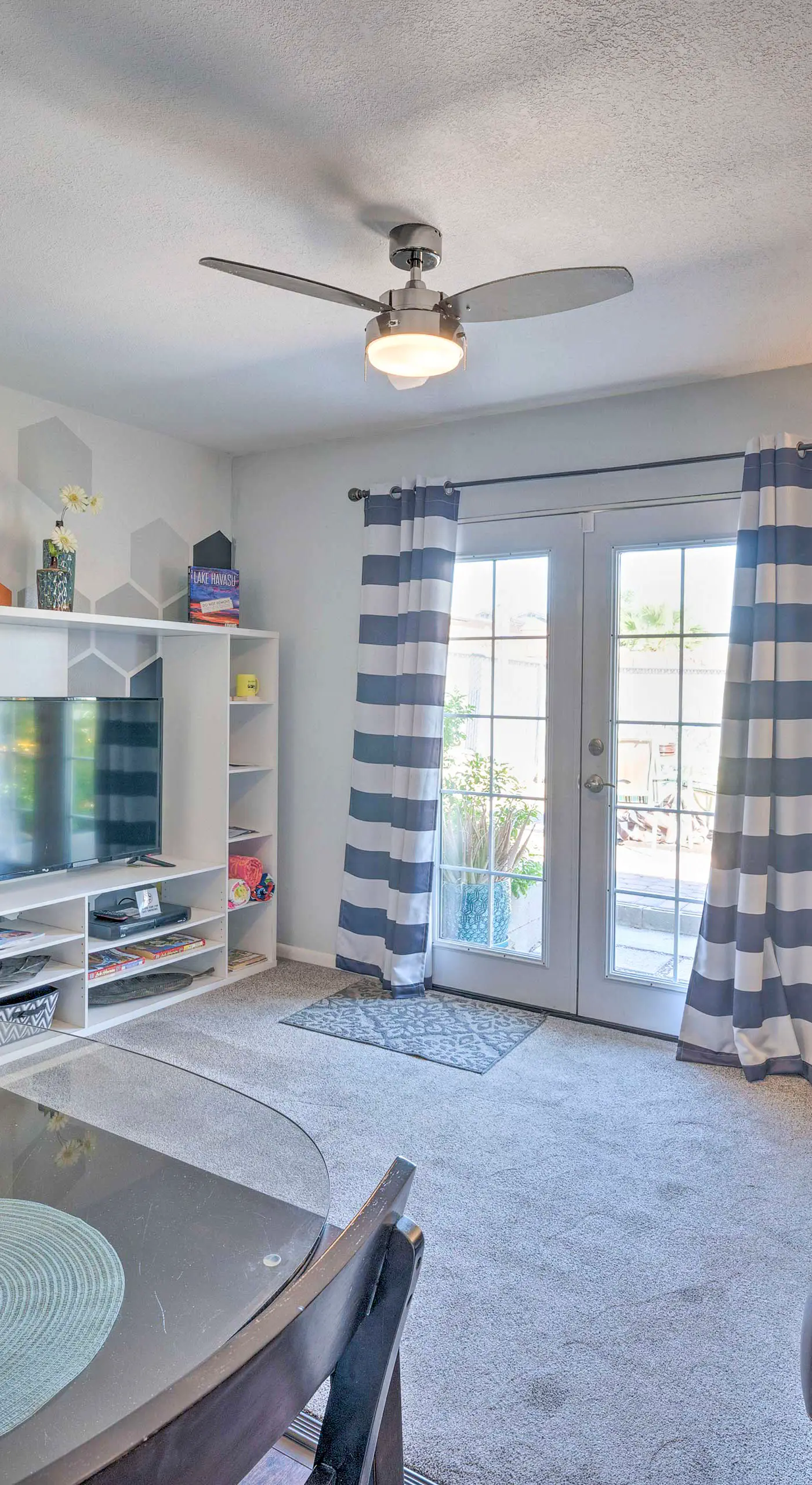 4 Mi to Beach: Lake Havasu Apartment w/ Pool!