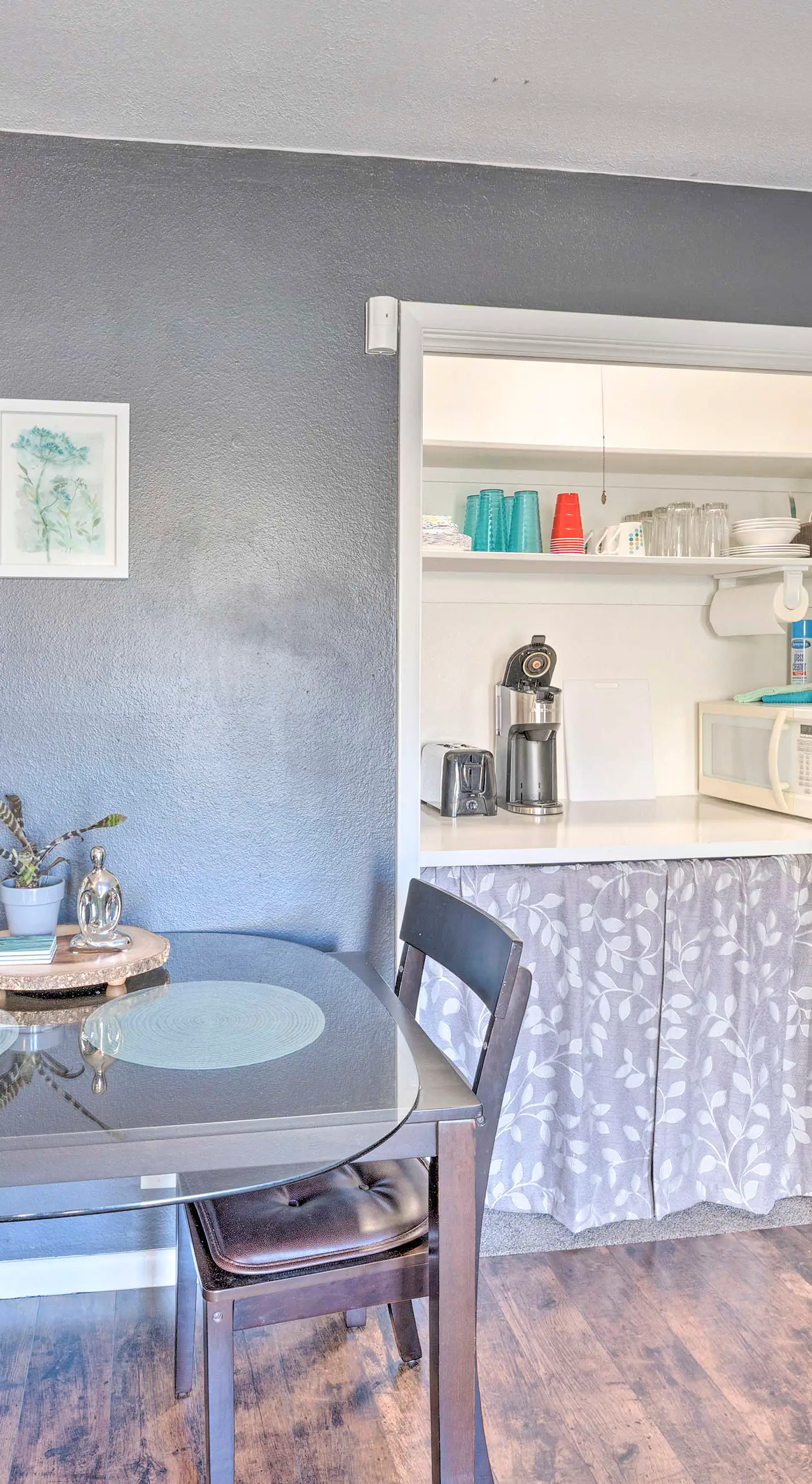 4 Mi to Beach: Lake Havasu Apartment w/ Pool!