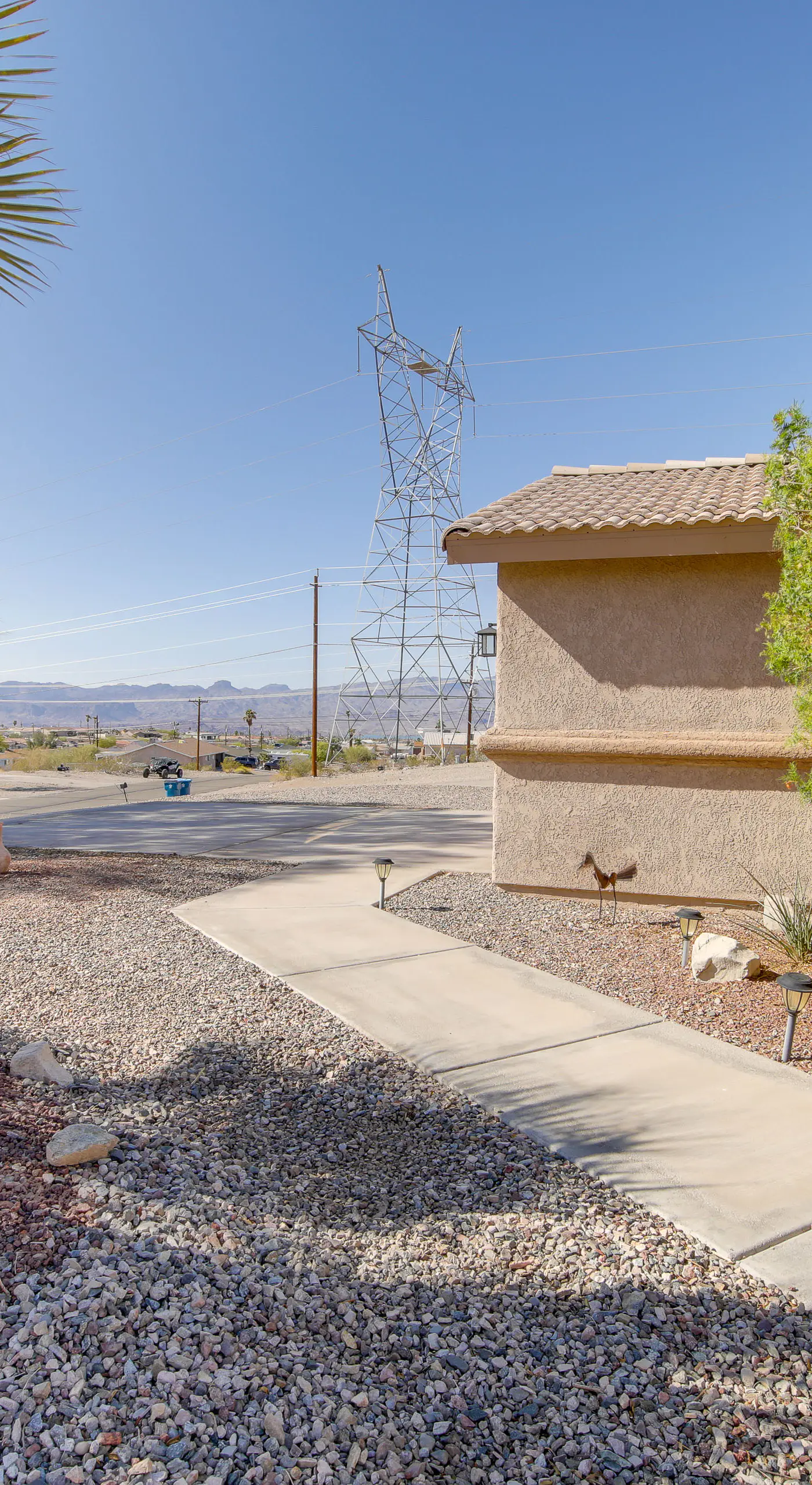 4 Mi to the Lake! Pet-Friendly Havasu Home