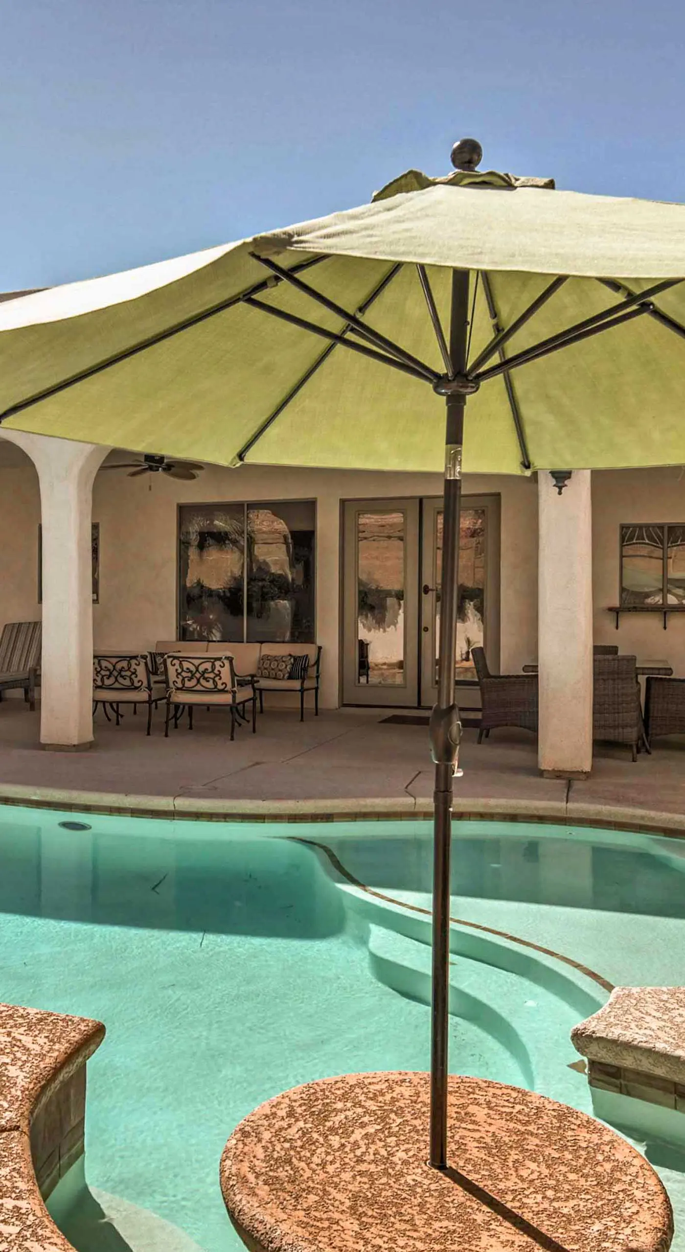 < 2 Mi to Lake Havasu: Spacious Home w/ Patio!