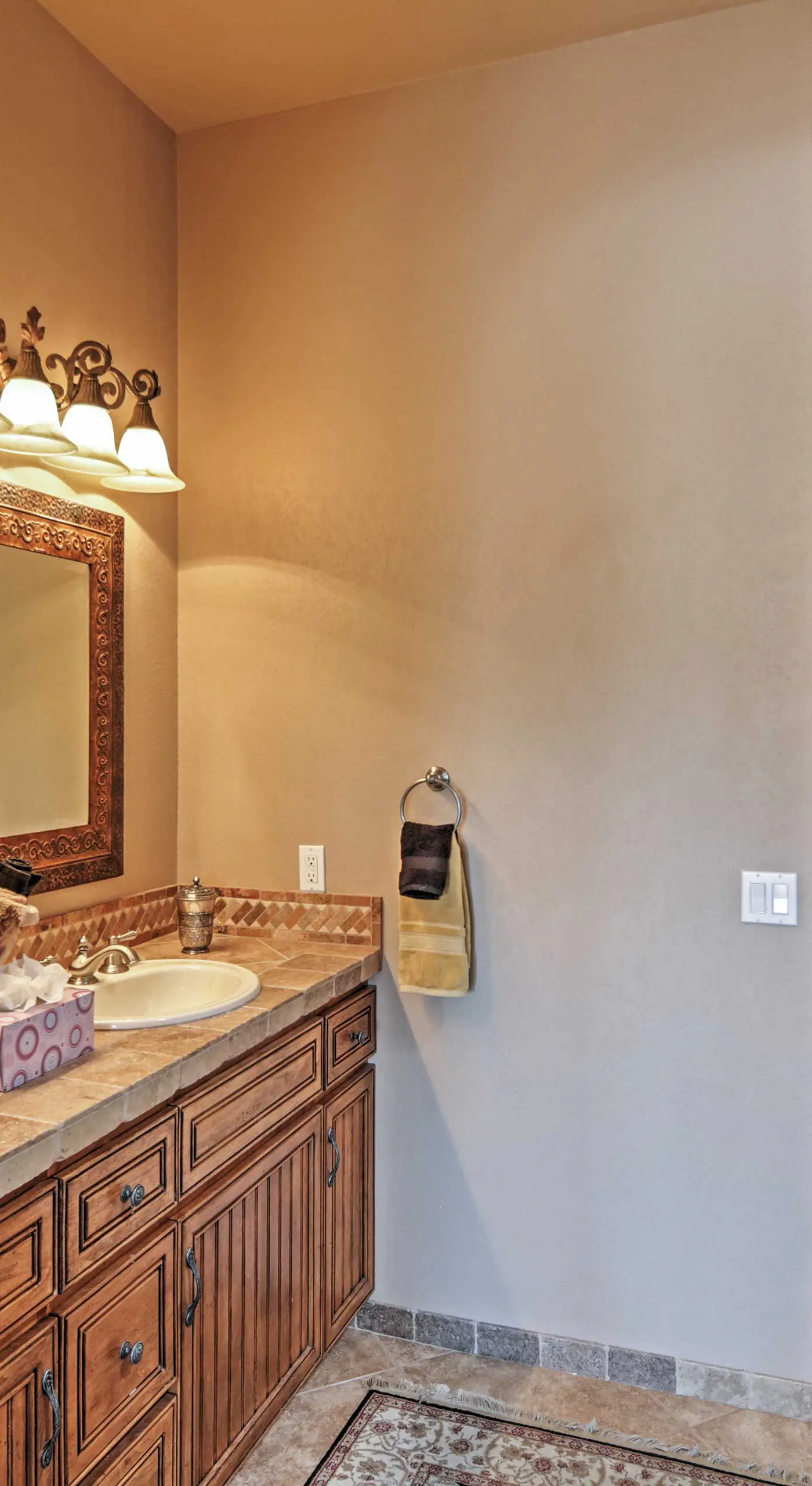 < 2 Mi to Lake Havasu: Spacious Home w/ Patio!