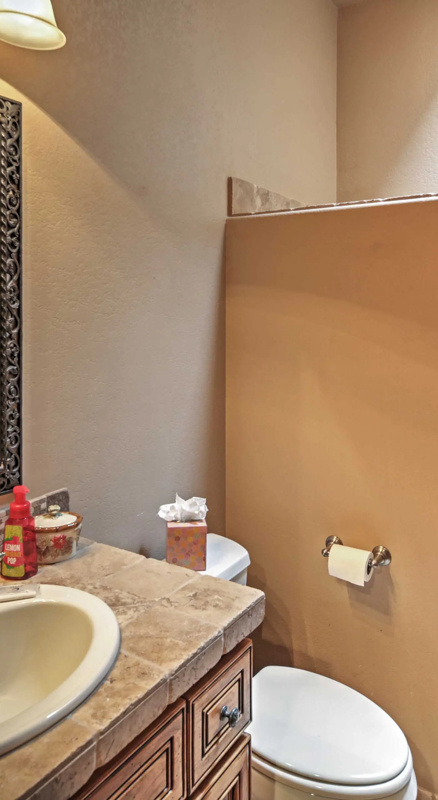 < 2 Mi to Lake Havasu: Spacious Home w/ Patio!