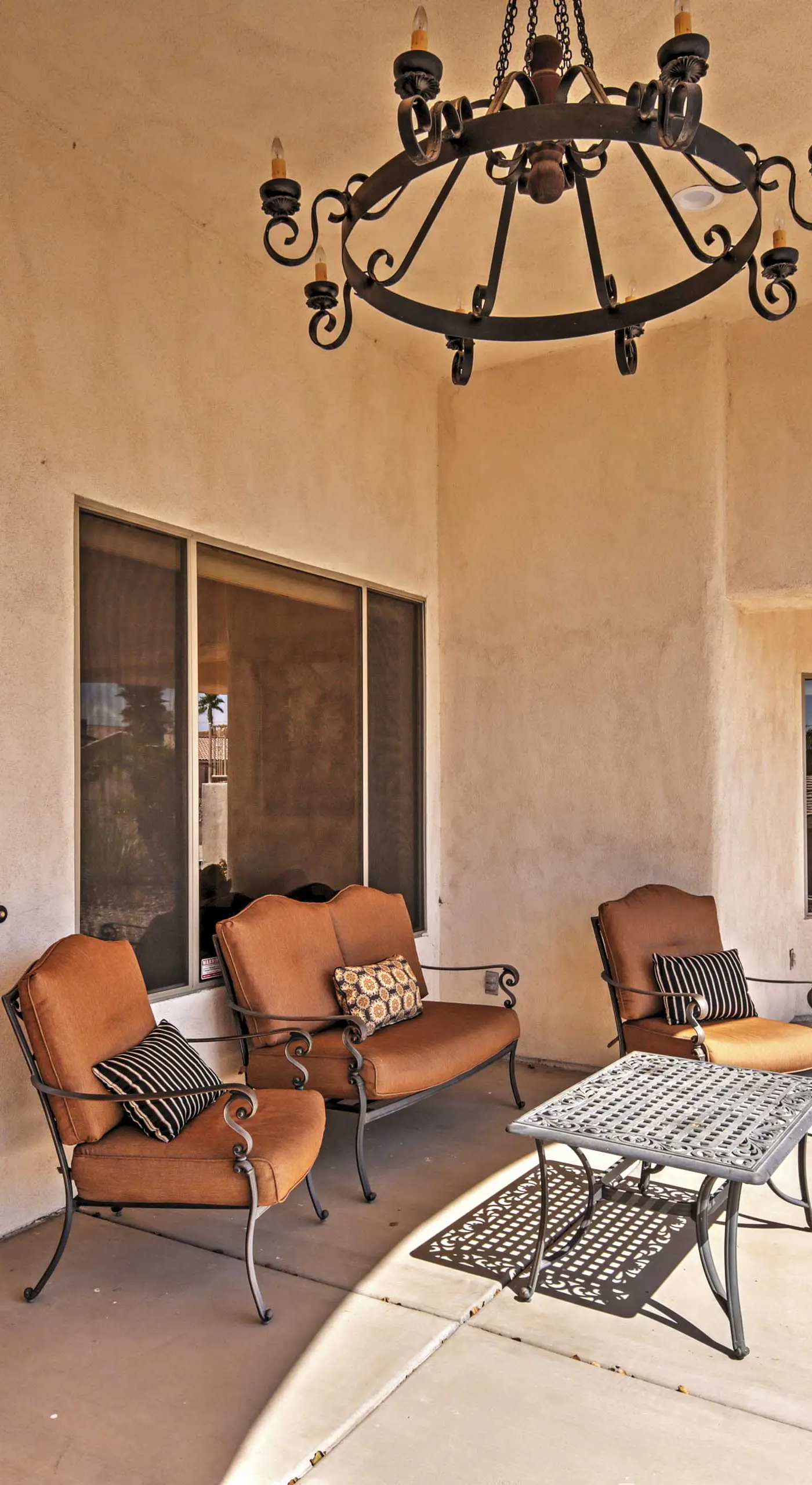 < 2 Mi to Lake Havasu: Spacious Home w/ Patio!