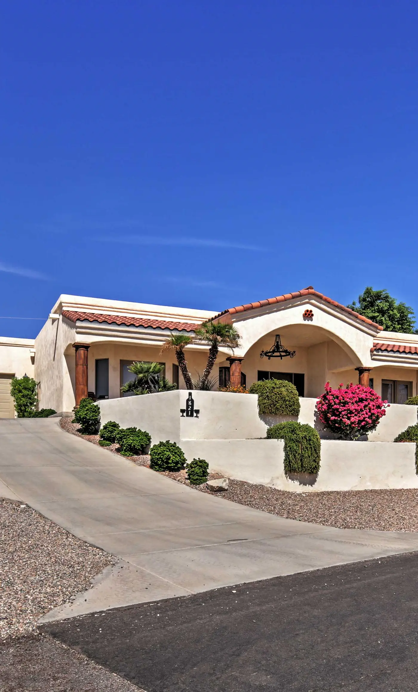 < 2 Mi to Lake Havasu: Spacious Home w/ Patio!