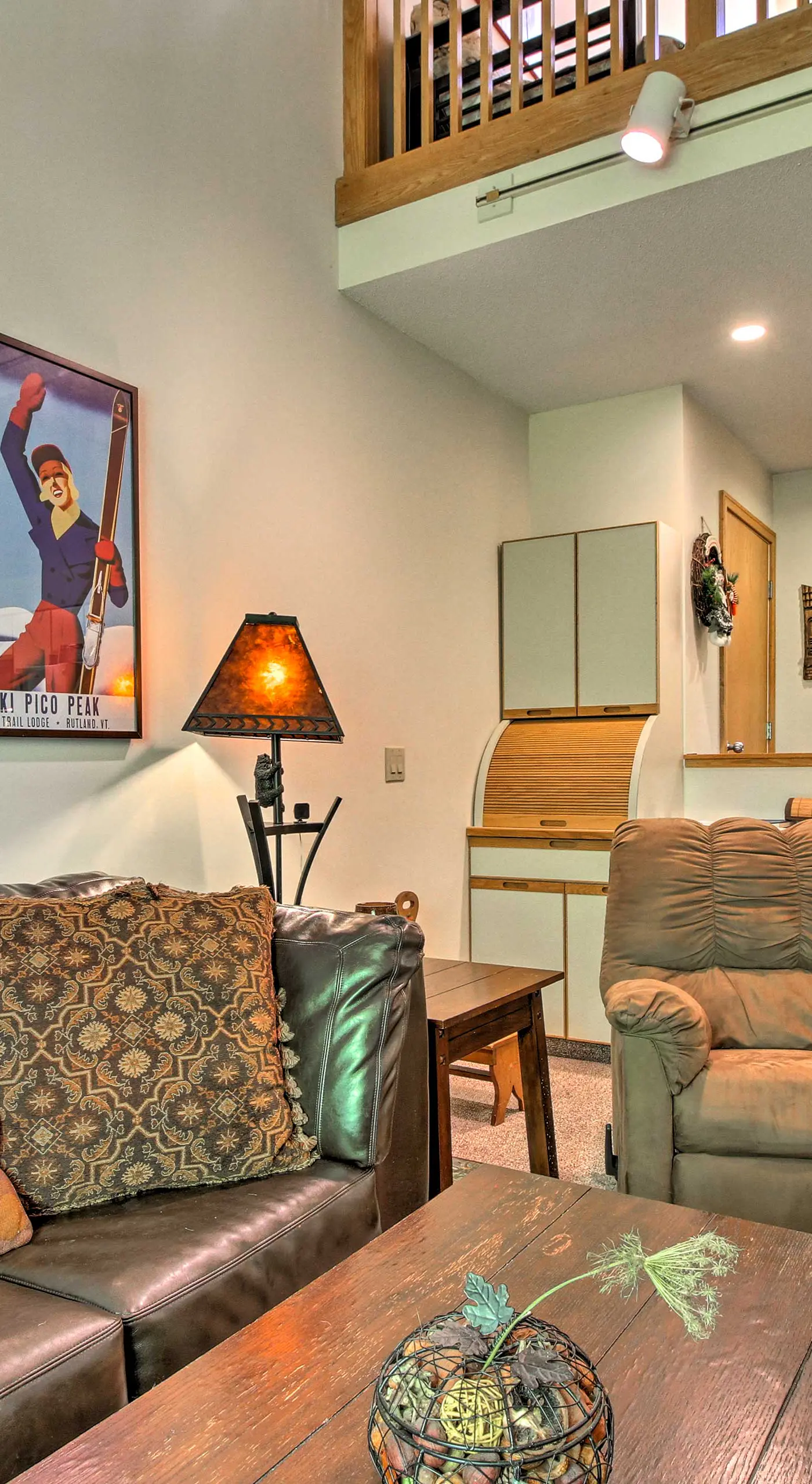 Killington Condo w/ Spa ~ 3 Miles to Ski Resort!