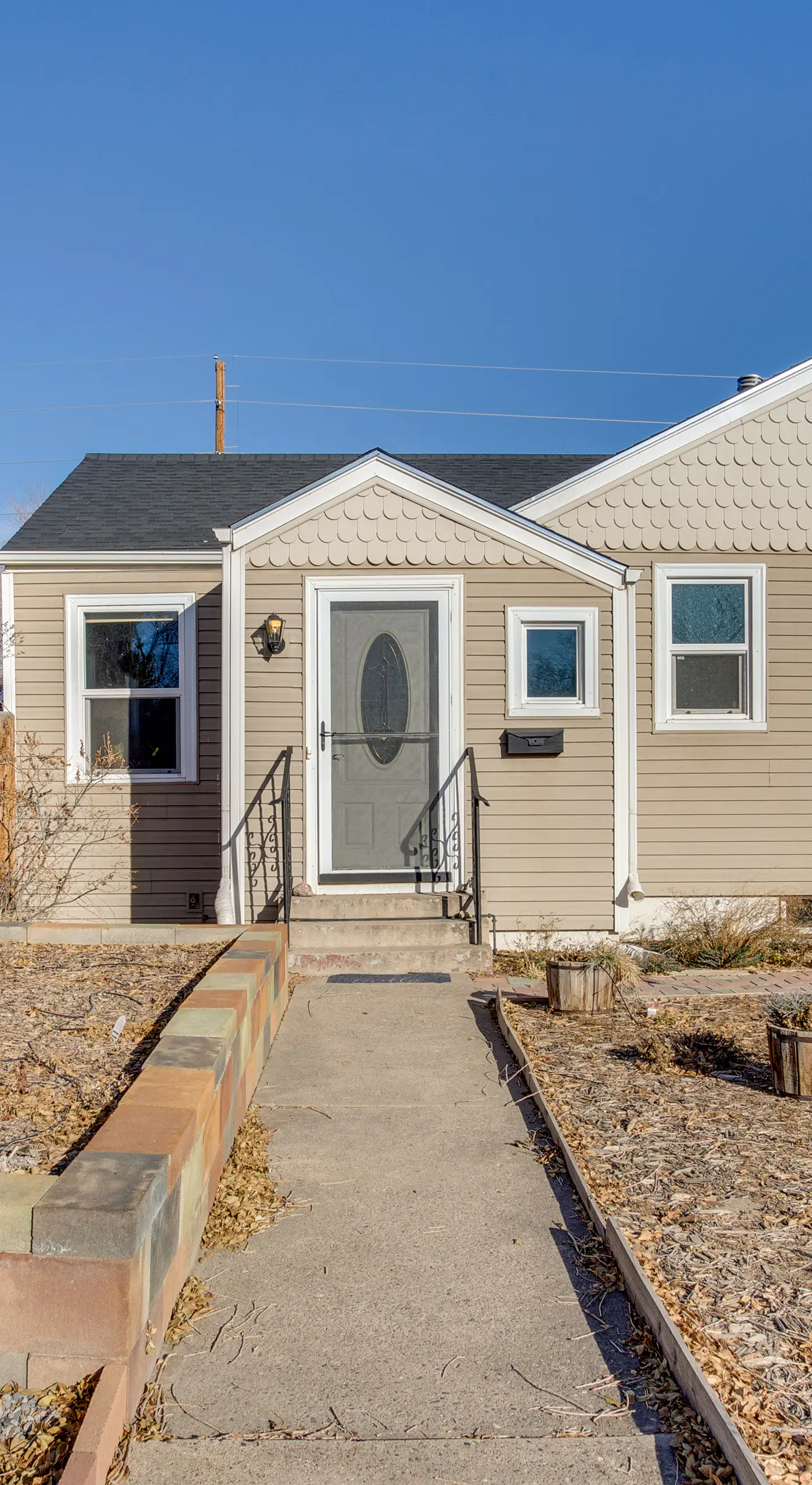 Adventure Home Base - 7 Blocks to Downtown!