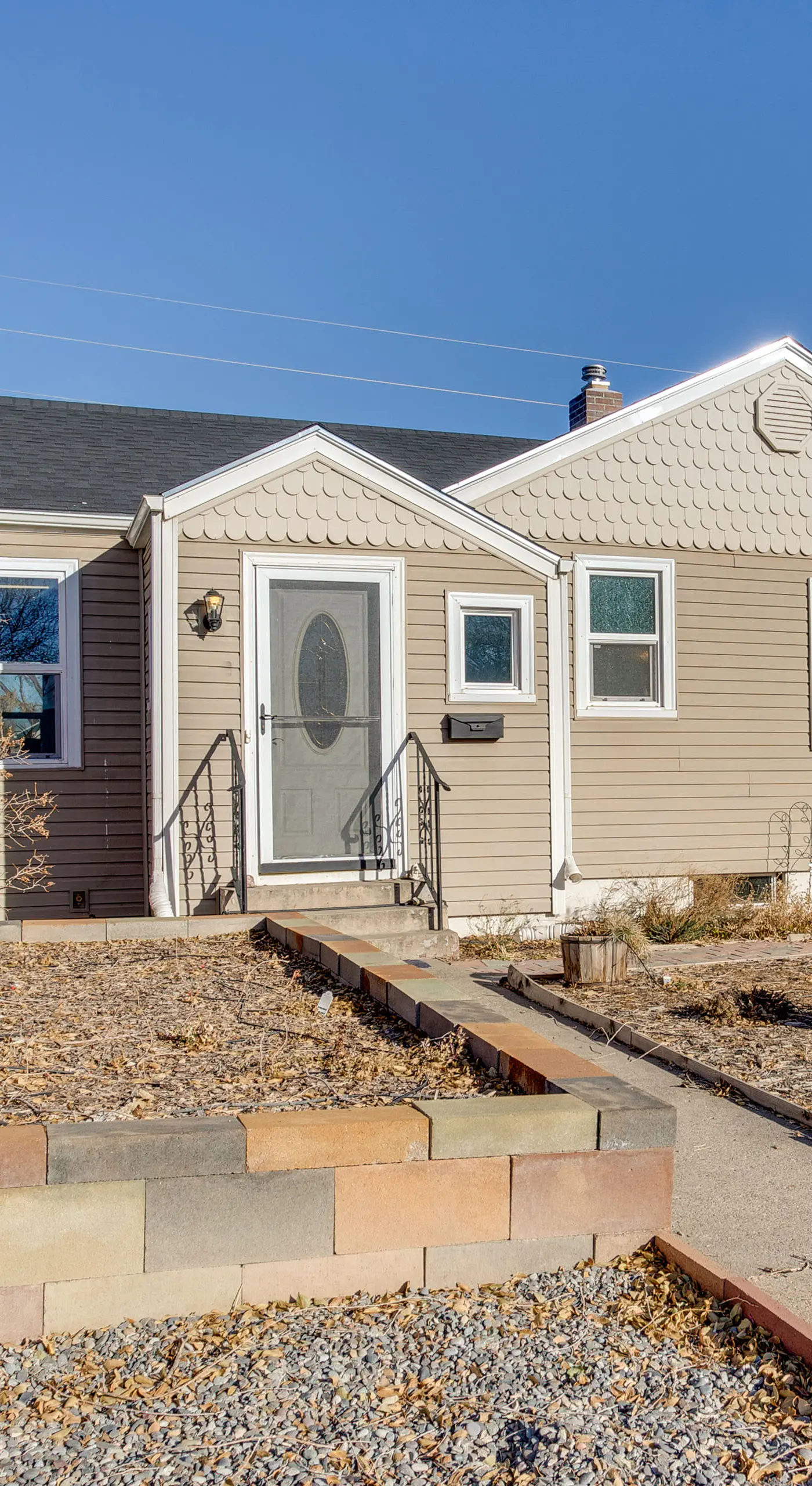 Adventure Home Base - 7 Blocks to Downtown!
