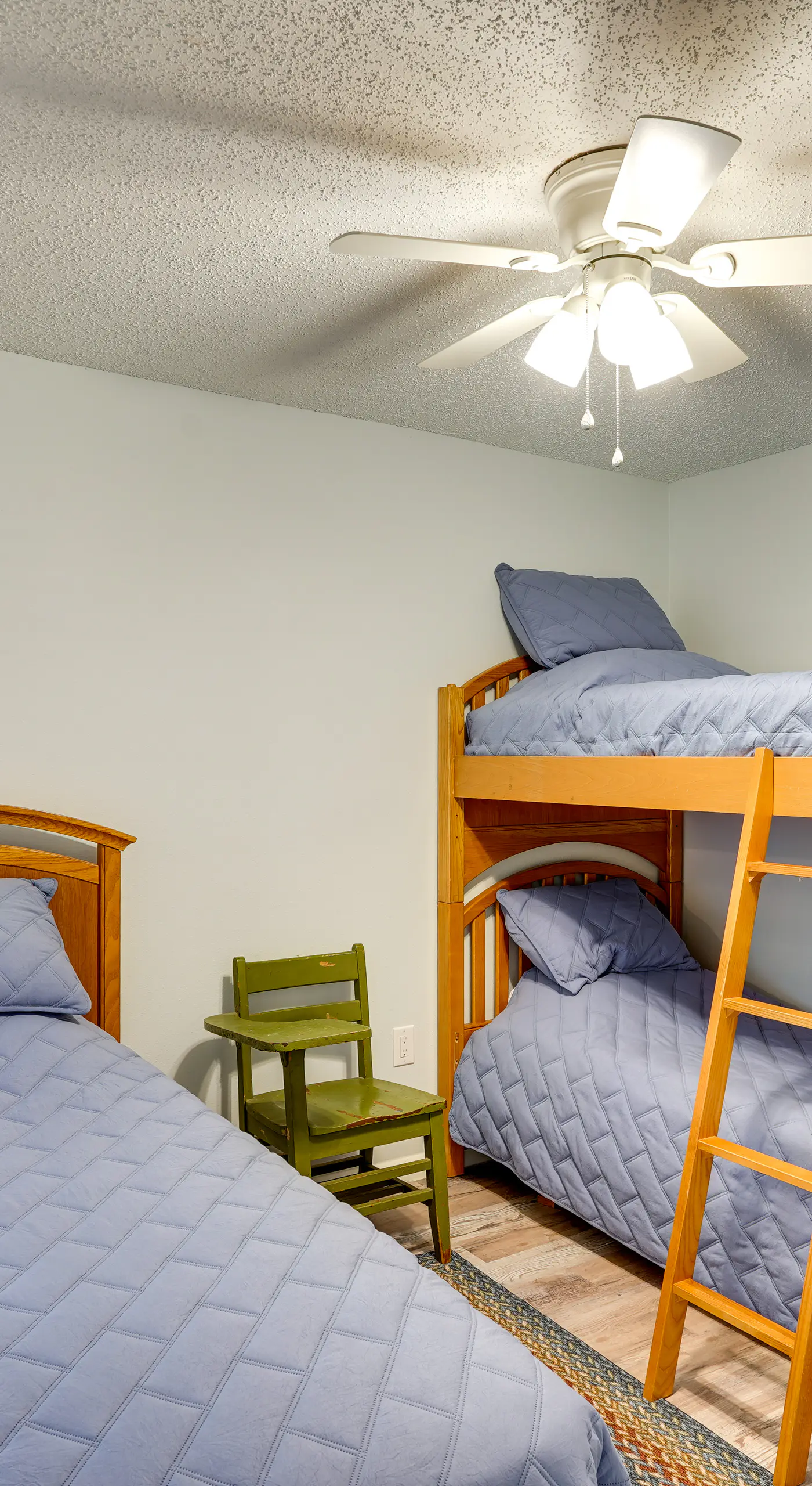 Pet-Friendly Lakeland Condo w/ Screened Porch!