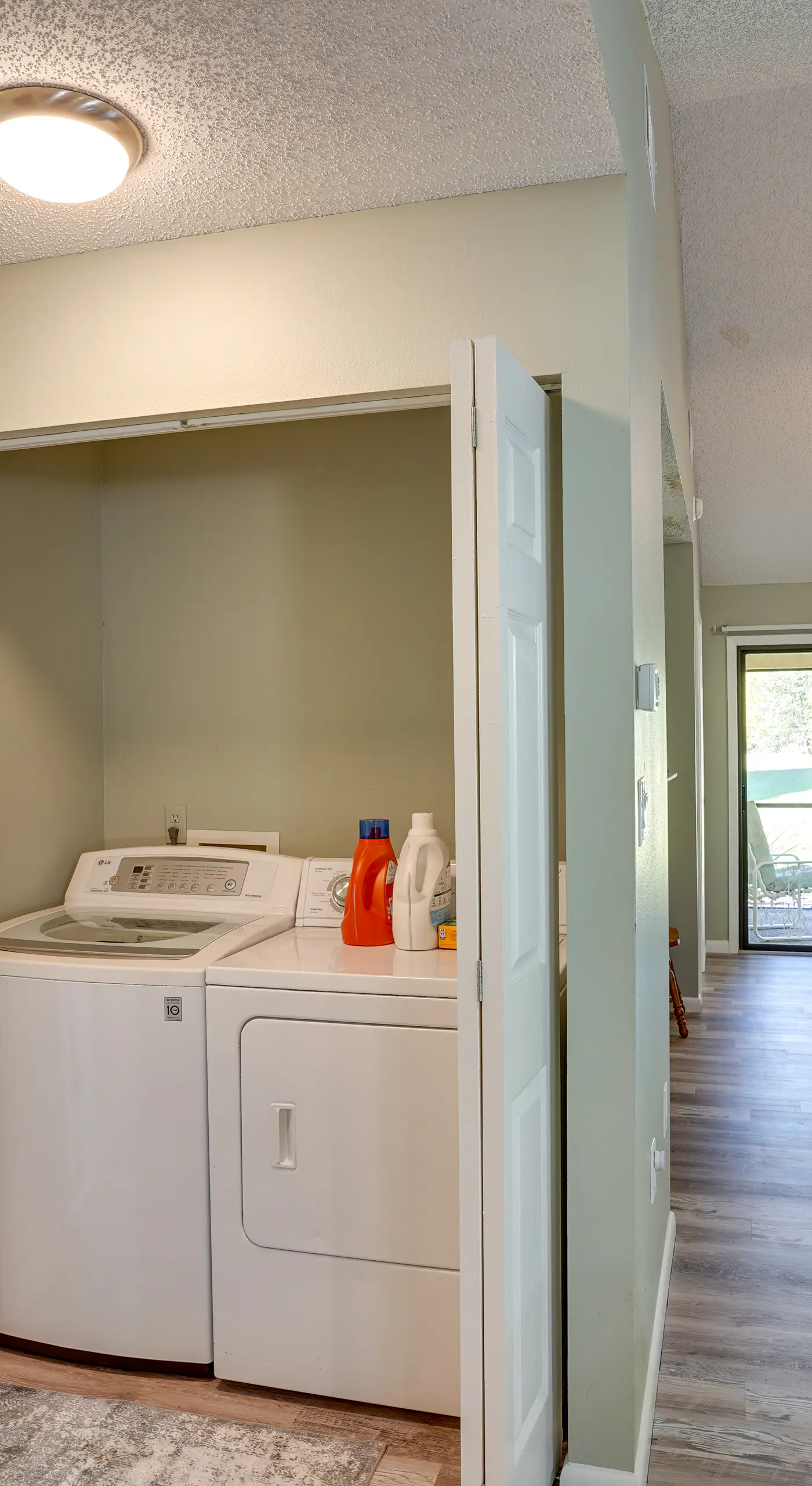 Pet-Friendly Lakeland Condo w/ Screened Porch!