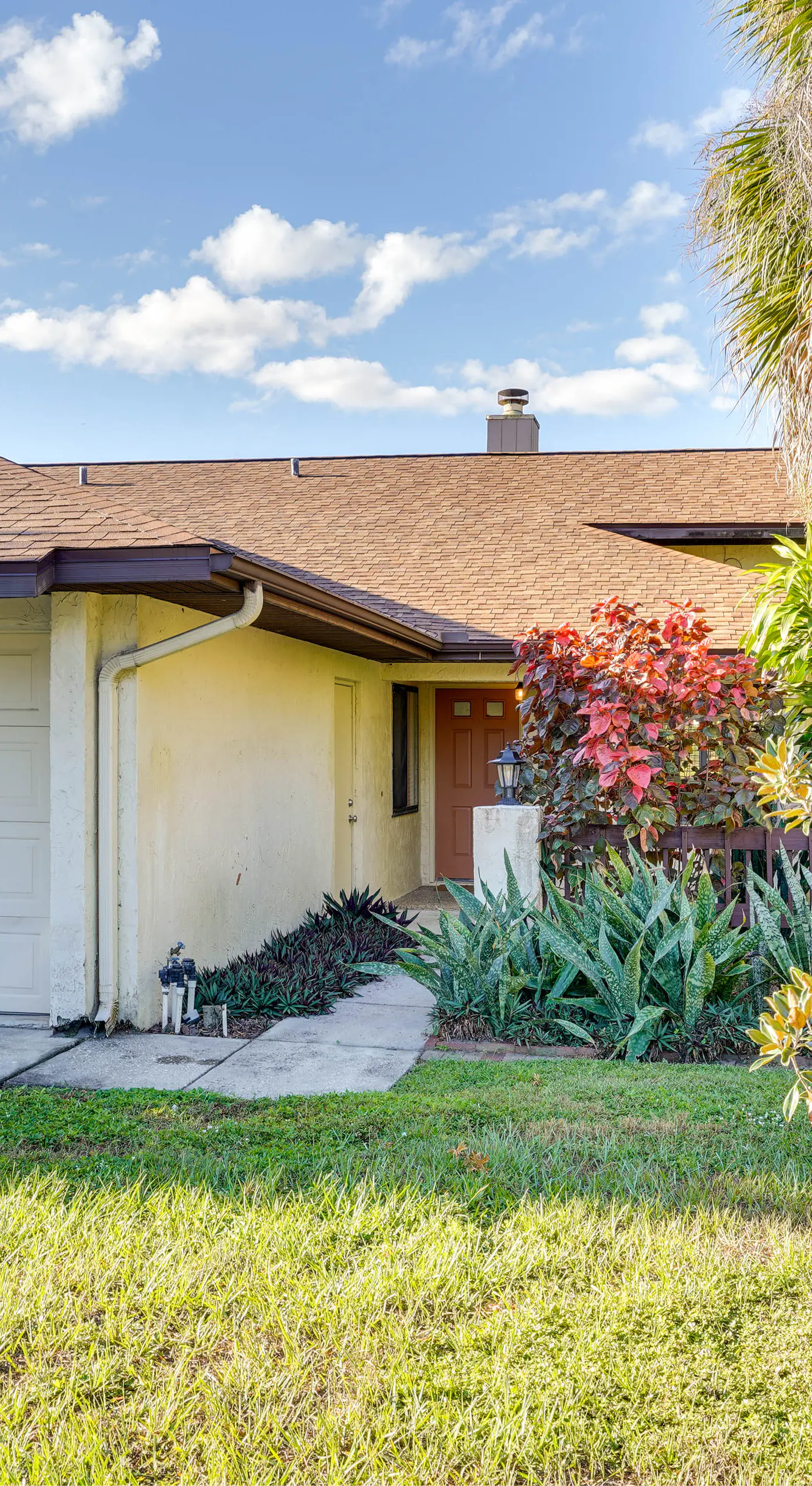 Pet-Friendly Lakeland Condo w/ Screened Porch!