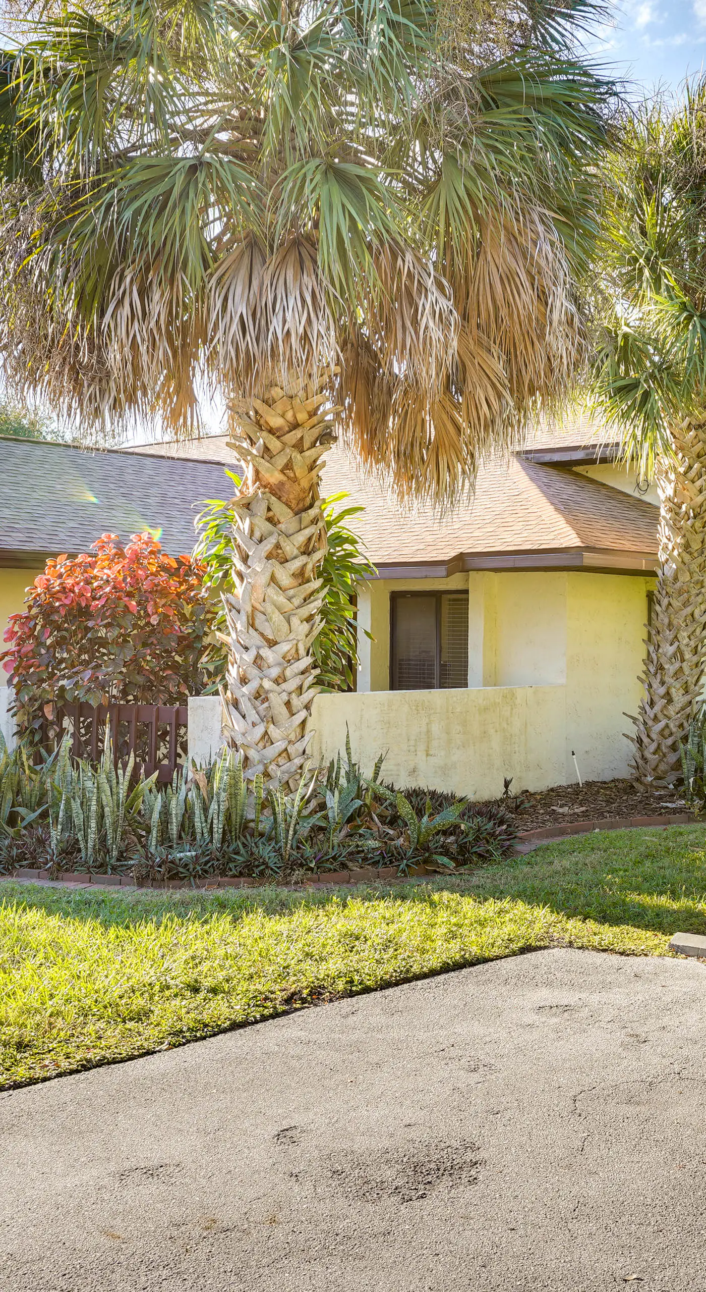 Pet-Friendly Lakeland Condo w/ Screened Porch!