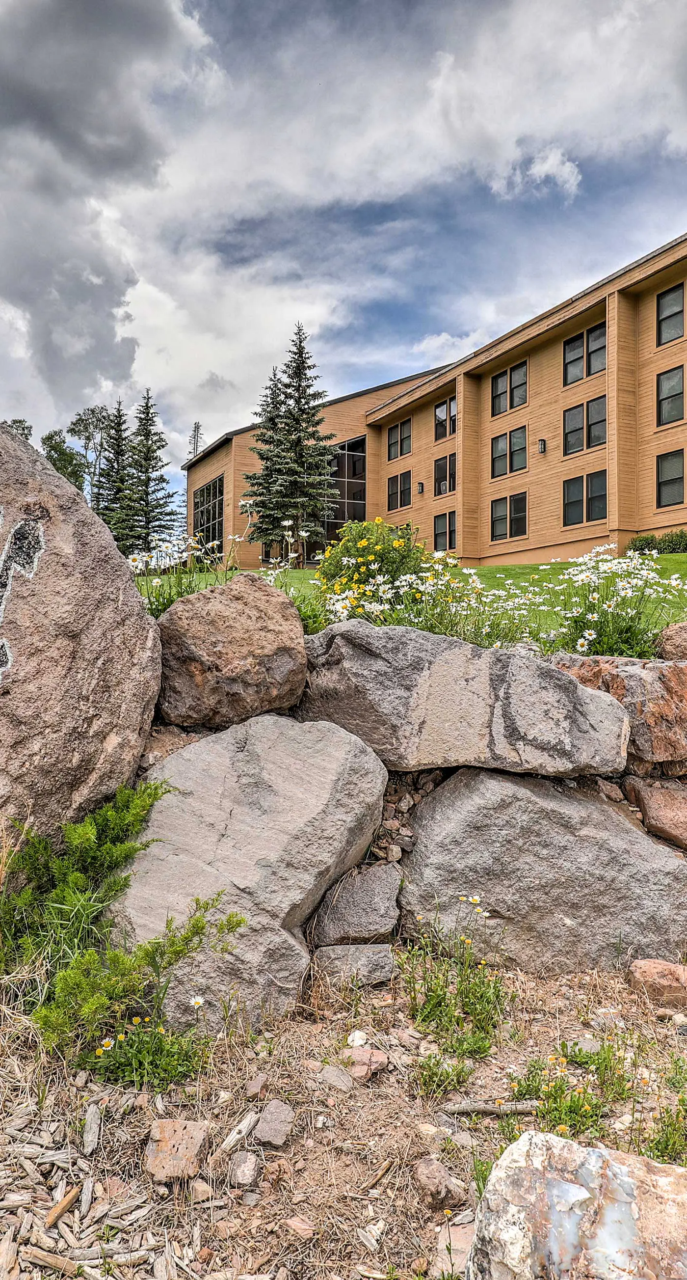 Brian Head Condo w/ Pool Access - Steps to Resort!