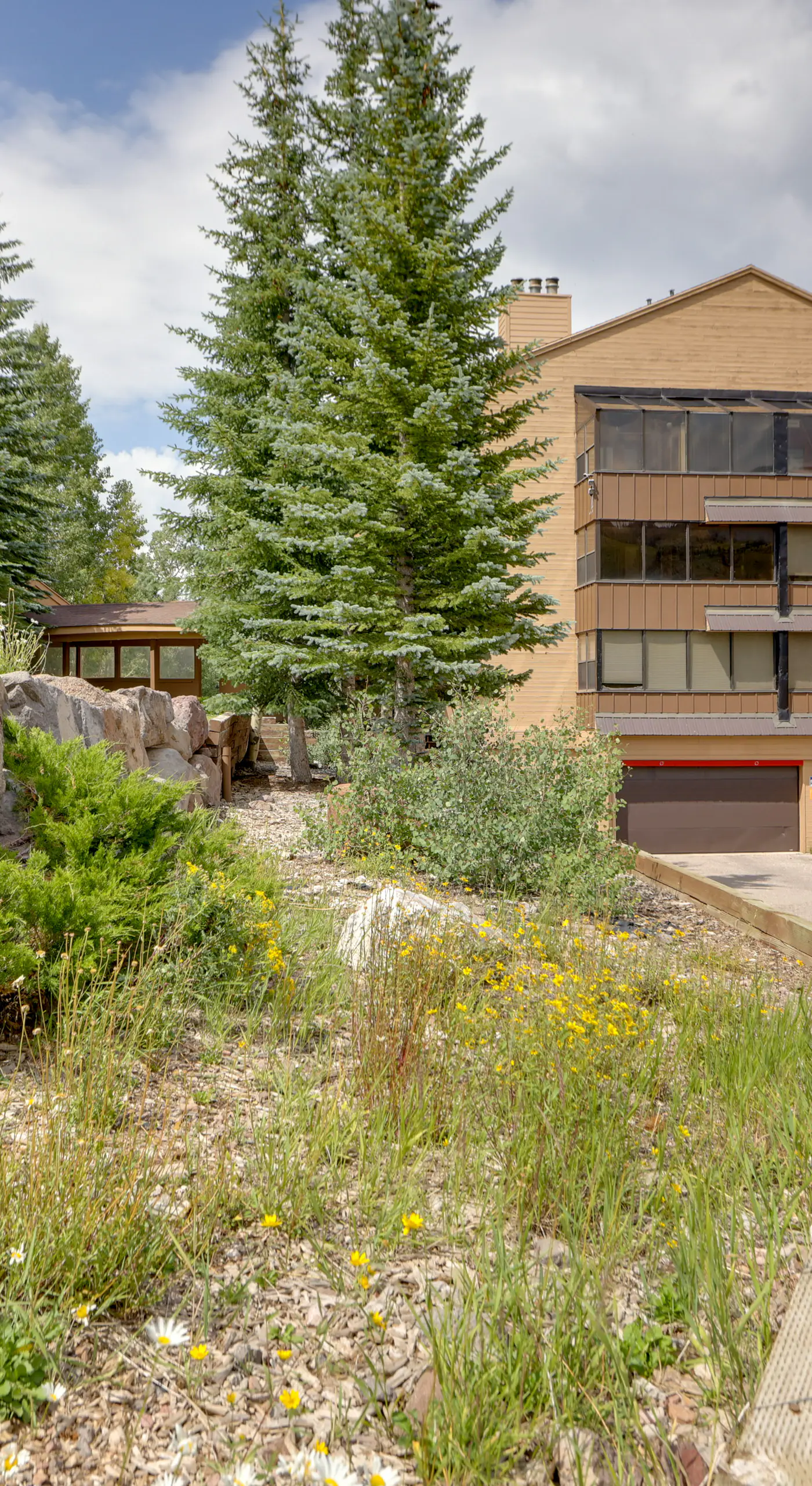 Ski-In/Ski-Out Brian Head Condo w/ Pool Access!