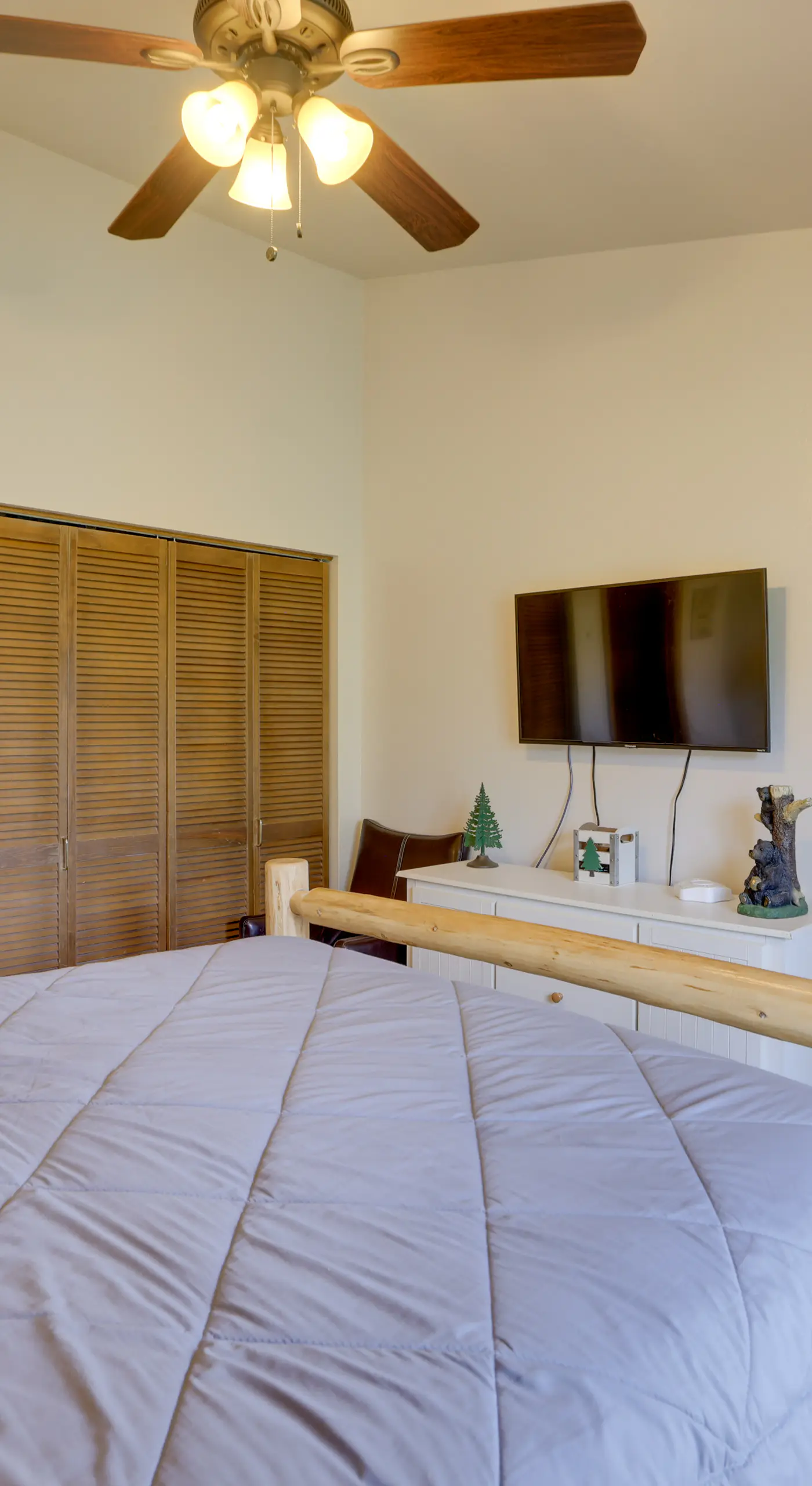 Ski-In/Ski-Out Brian Head Condo w/ Pool Access!