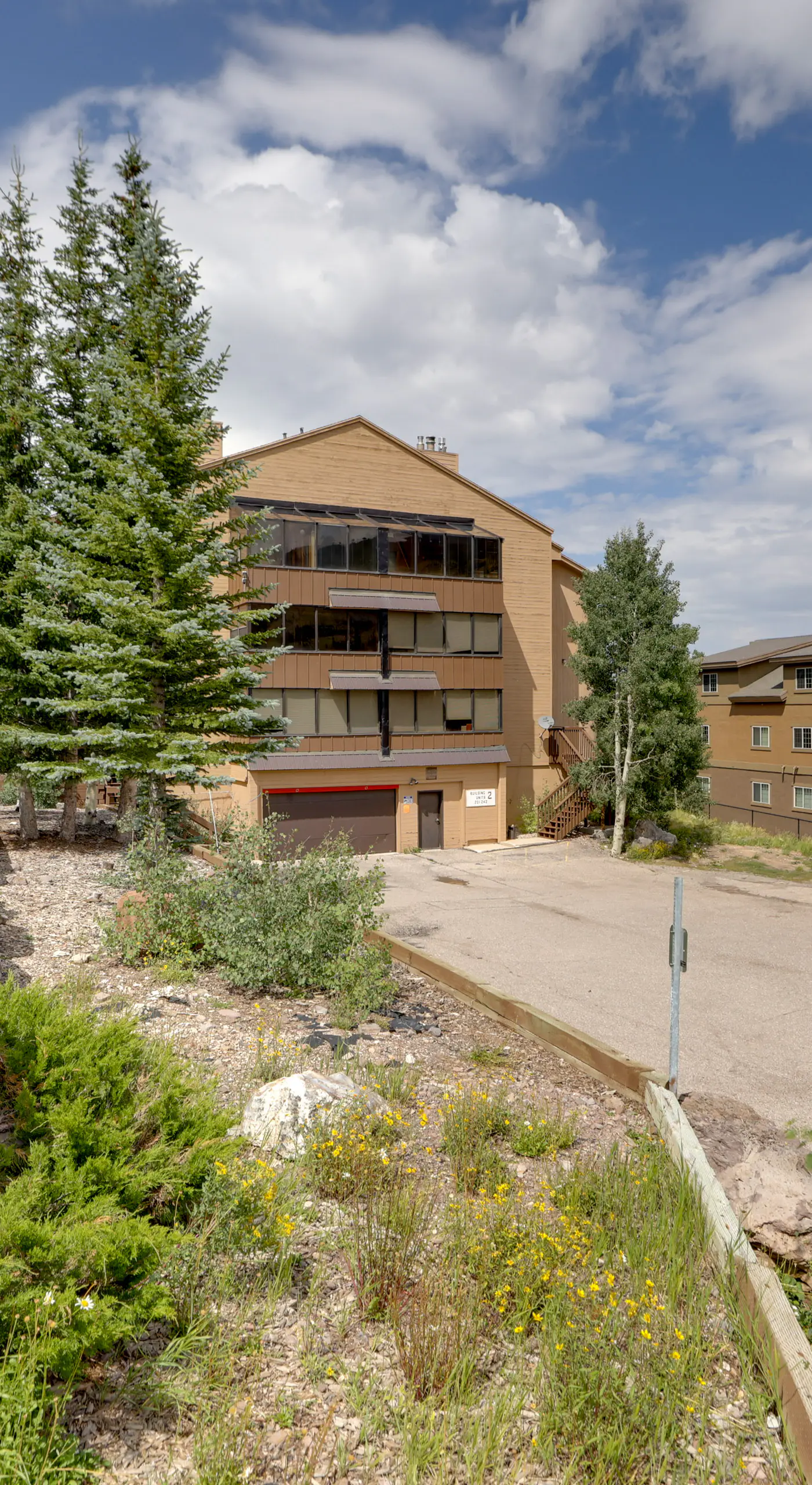 Ski-In/Ski-Out Brian Head Condo w/ Pool Access!