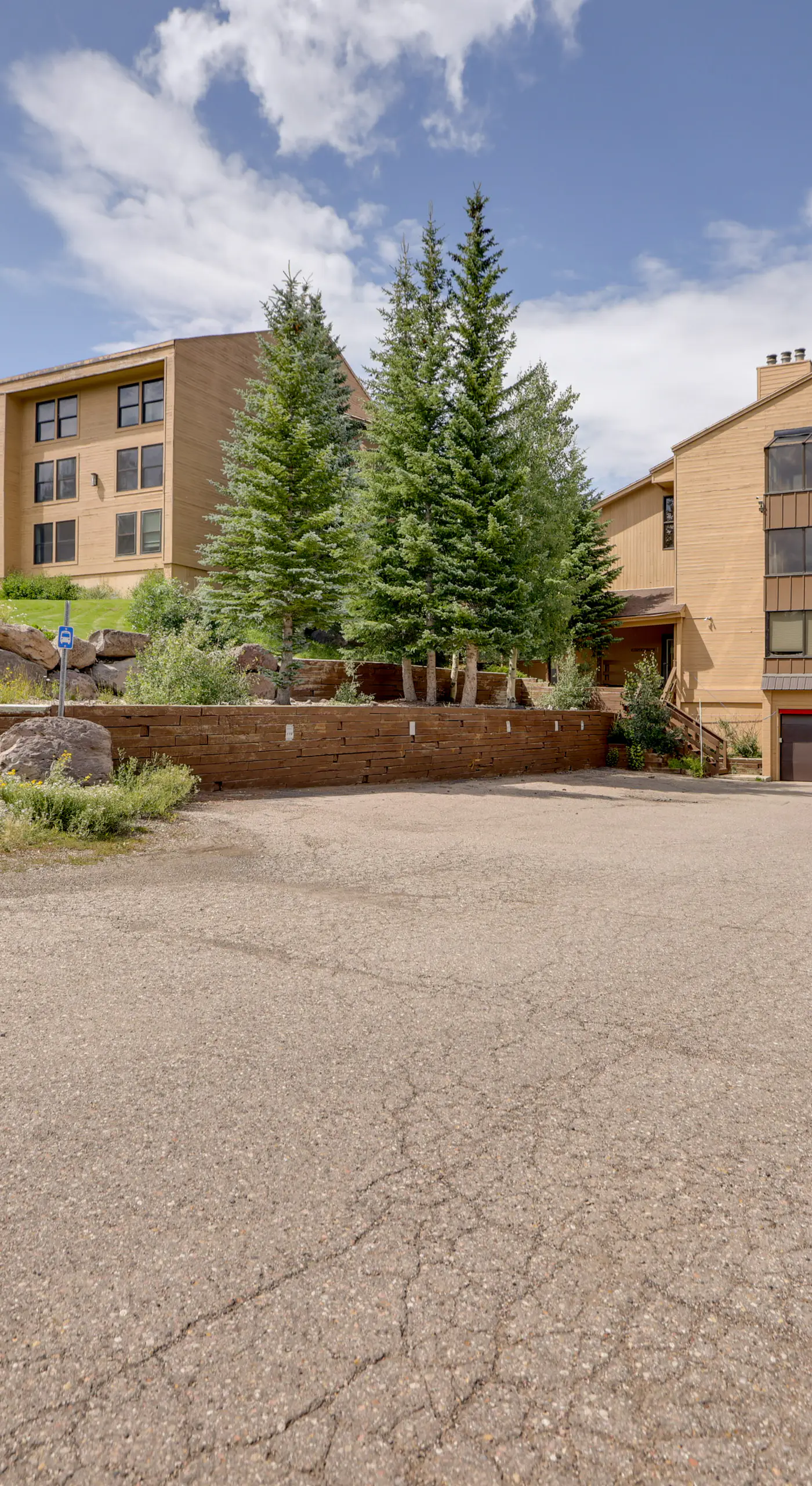 Ski-In/Ski-Out Brian Head Condo w/ Pool Access!