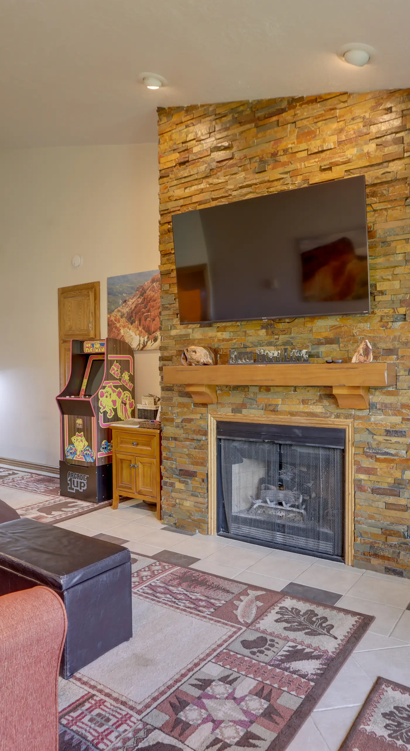Ski-In/Ski-Out Brian Head Condo w/ Pool Access!