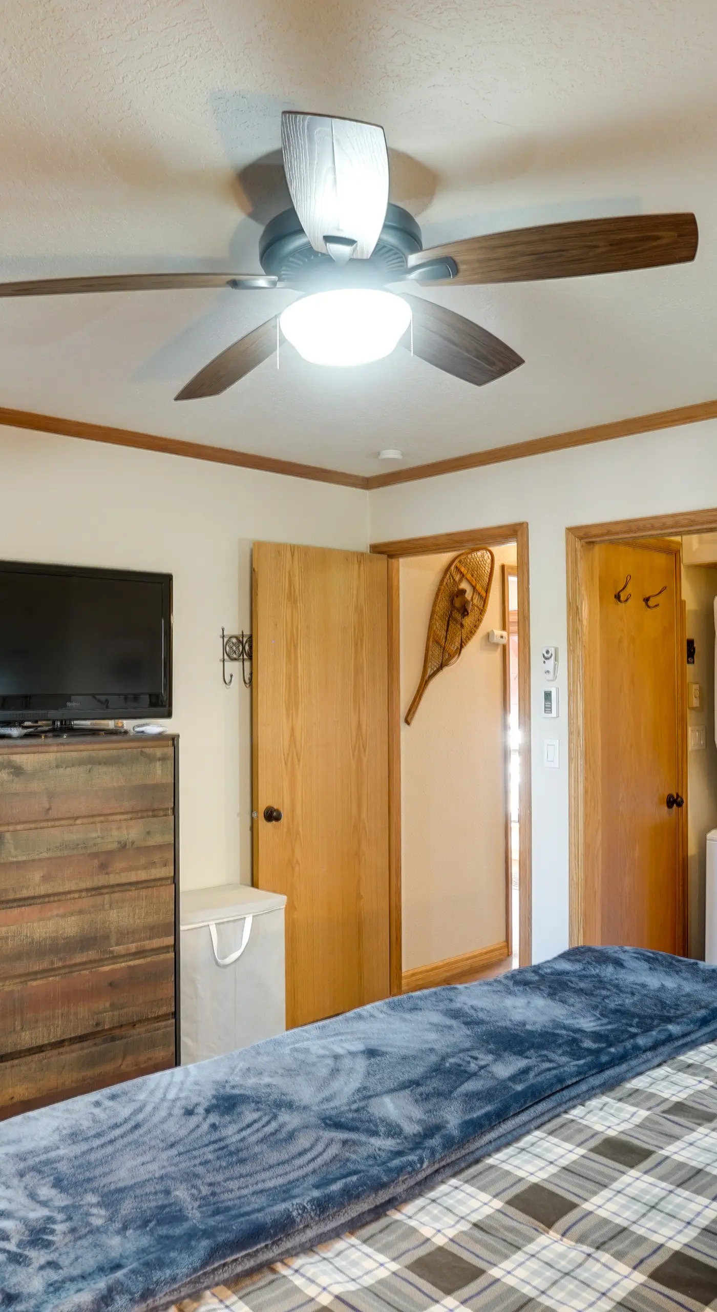 Ski-In, Ski-Out Brian Head Condo w/ Fireplace!