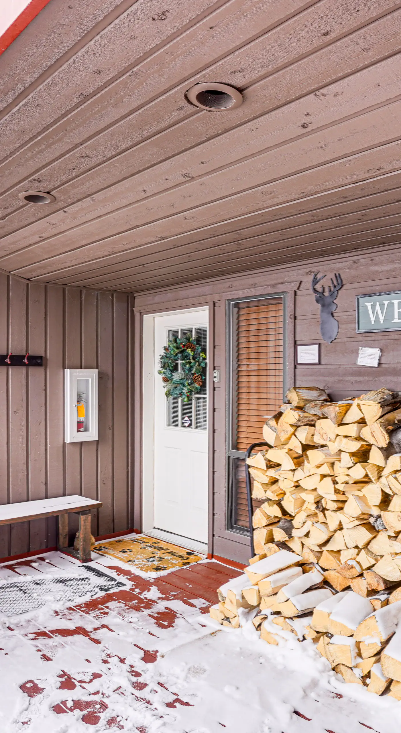 Ski-In, Ski-Out Brian Head Condo w/ Fireplace!