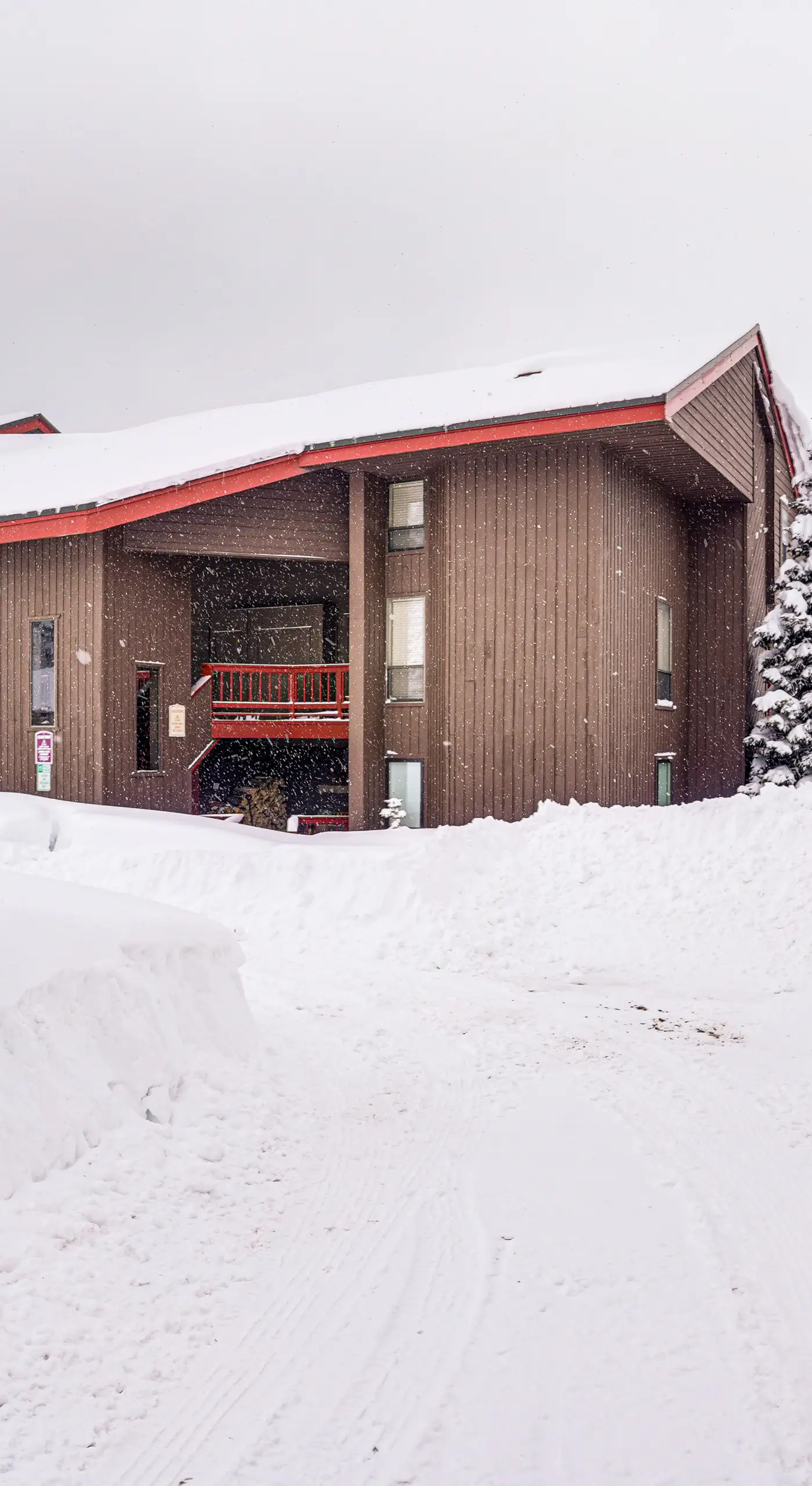 Ski-In, Ski-Out Brian Head Condo w/ Fireplace!