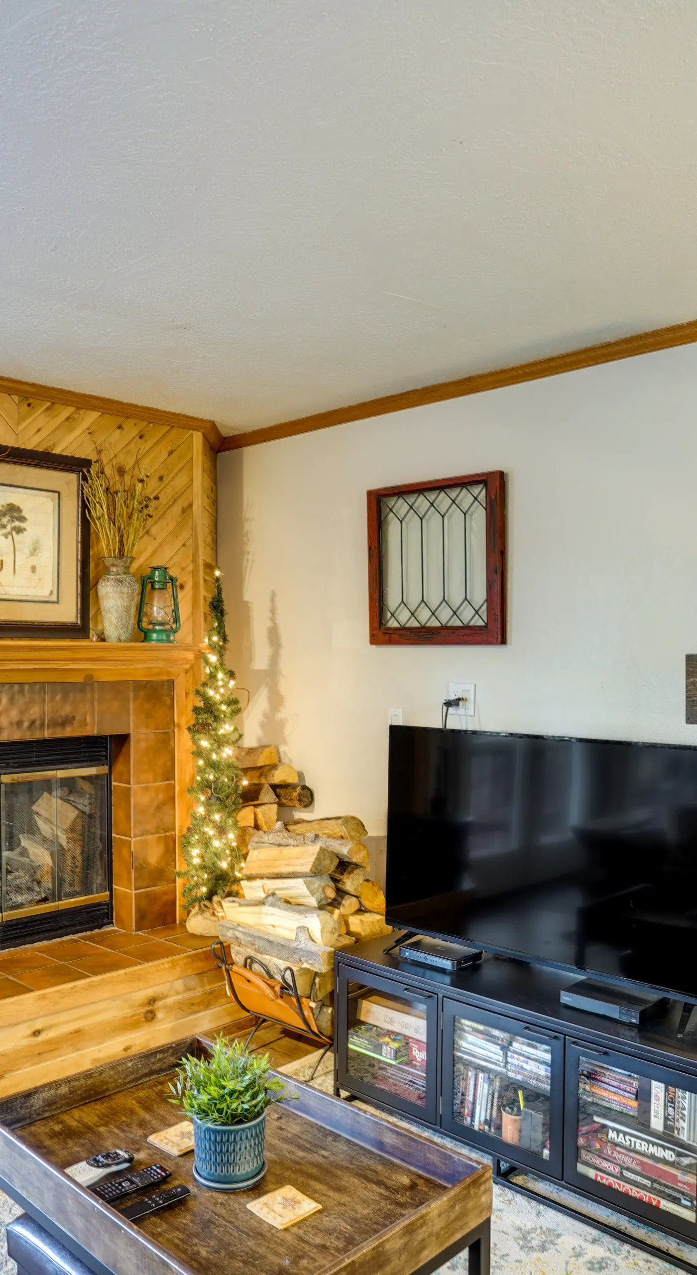 Ski-In, Ski-Out Brian Head Condo w/ Fireplace!