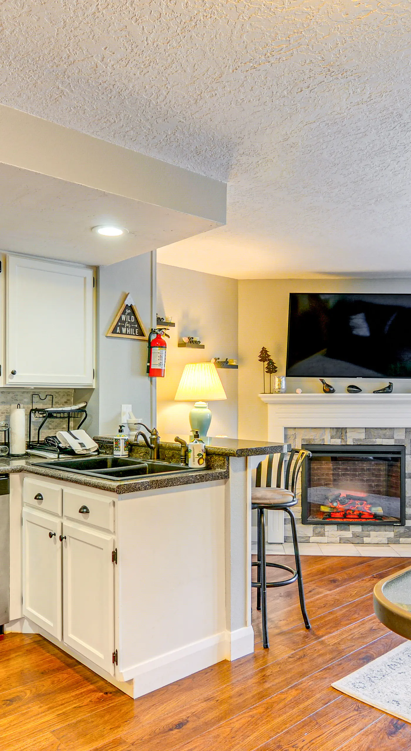 Romantic Ski Haven w/ Balcony: Brian Head Studio