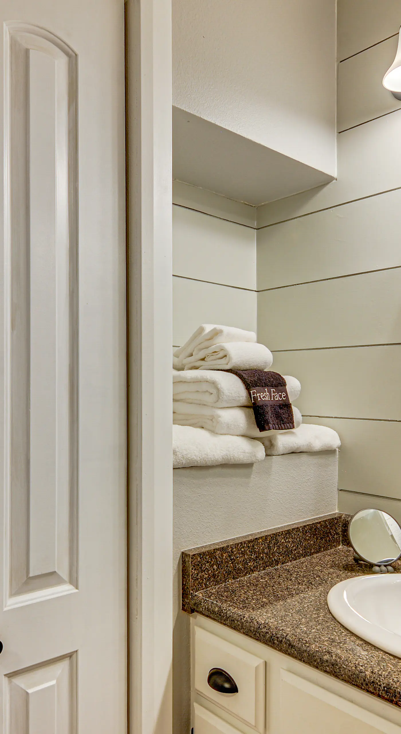 Romantic Ski Haven w/ Balcony: Brian Head Studio