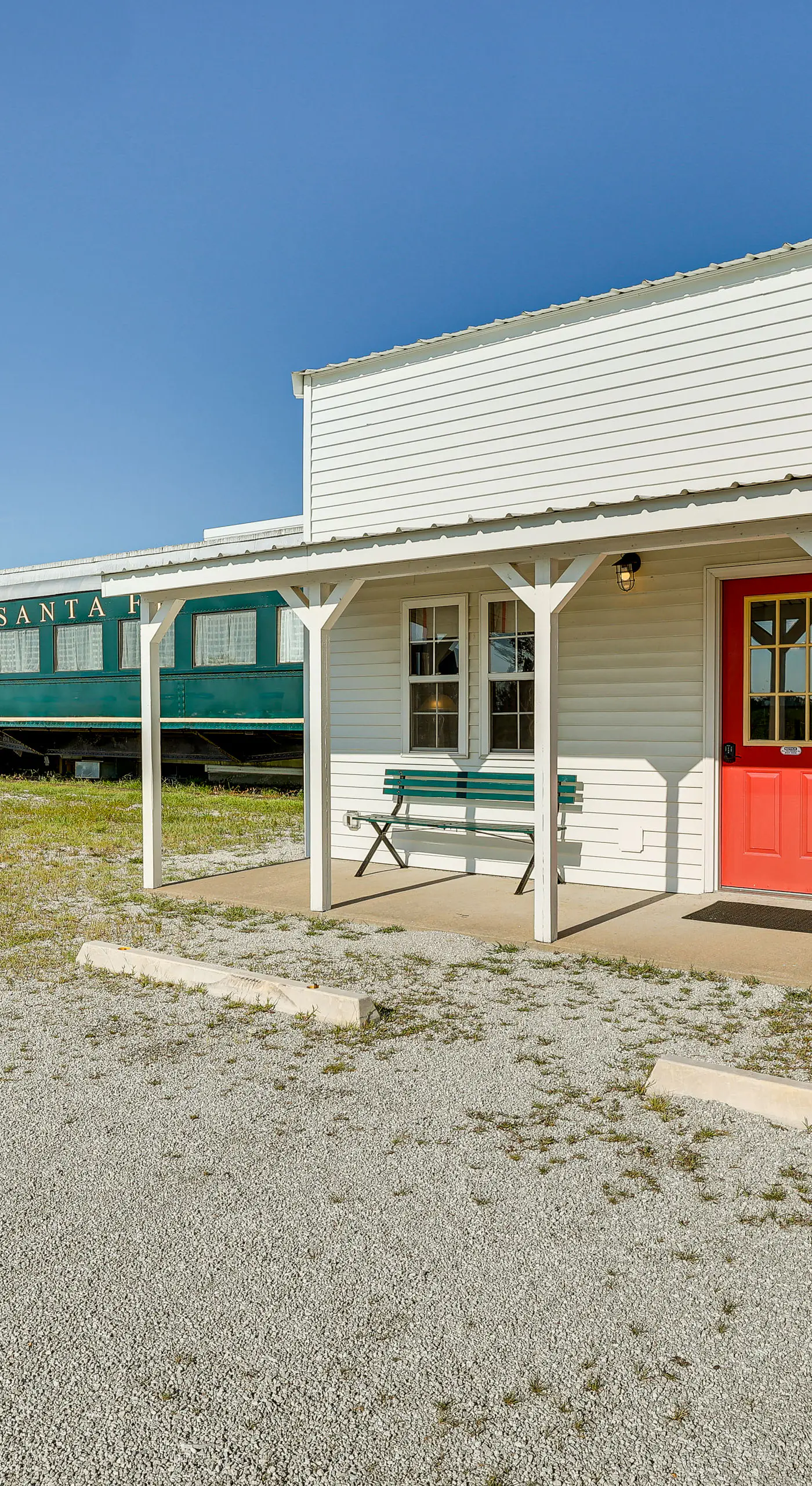 Charming Converted Railcar Studio in Joplin!