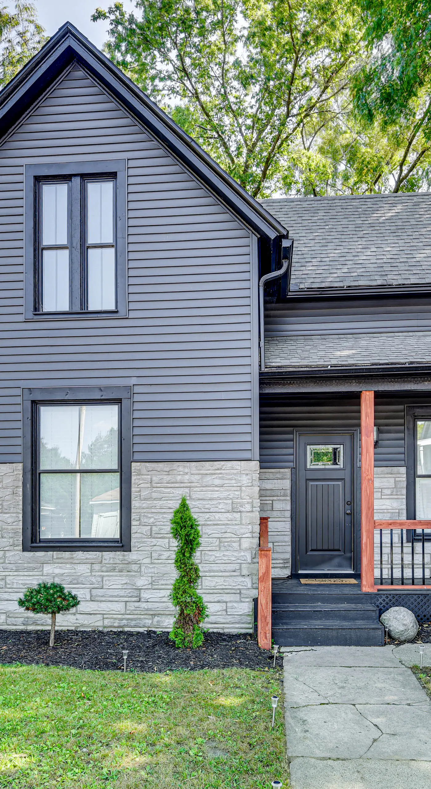 2 MI to Notre Dame: Dog-Friendly Home w/ yard!