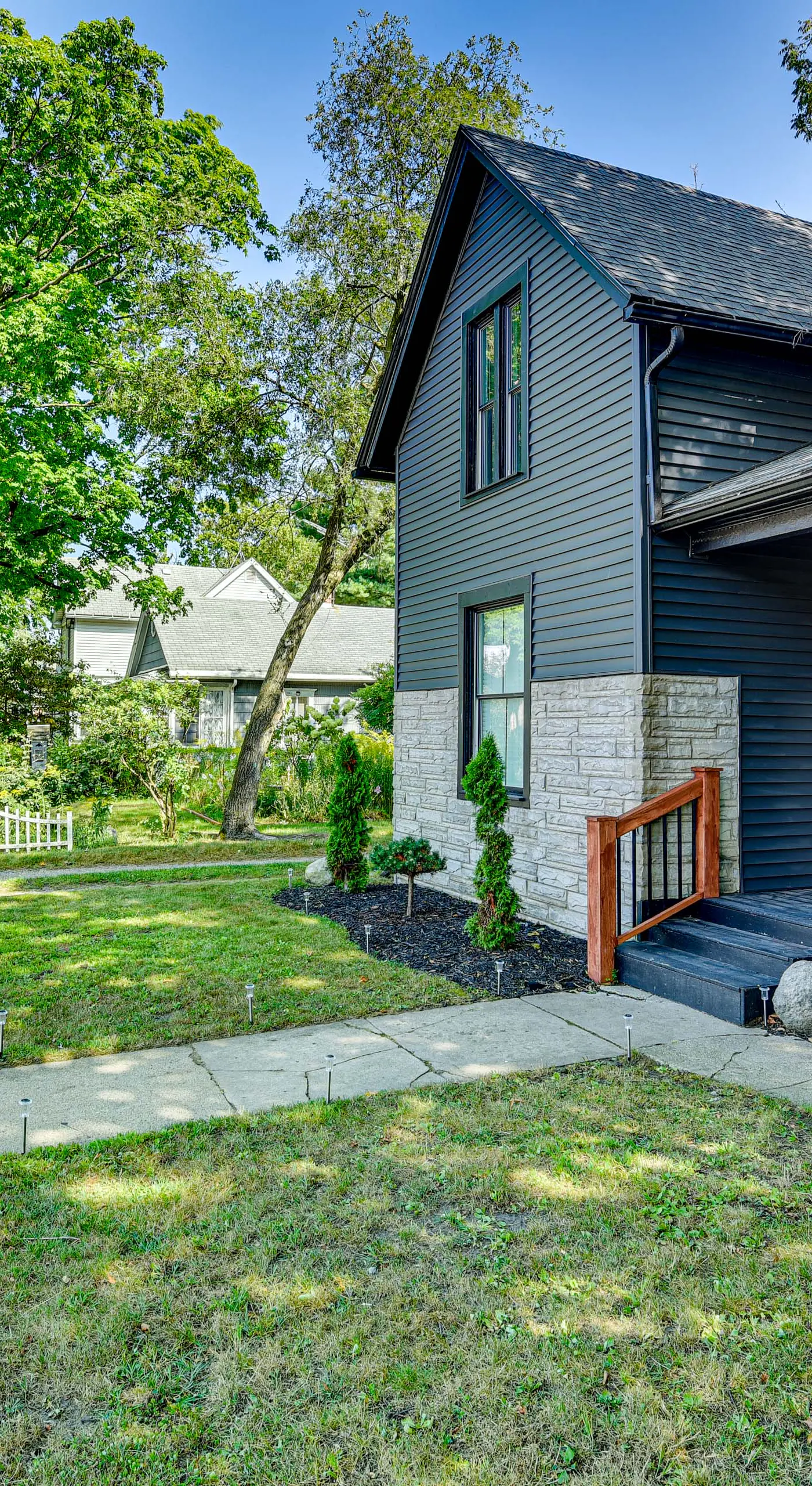 2 MI to Notre Dame: Dog-Friendly Home w/ yard!