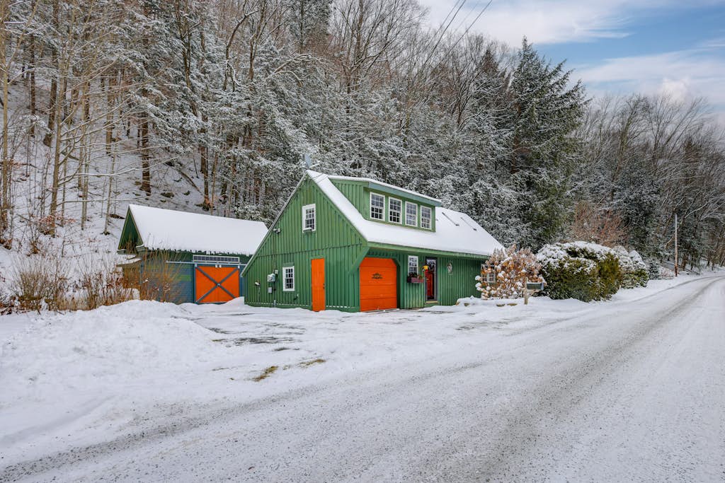 Aitmoph Window 2 本体（フォレストグリーン） Hike, Fish, Hunt! Green Mountain Home By River | 2 Bed Sunderland