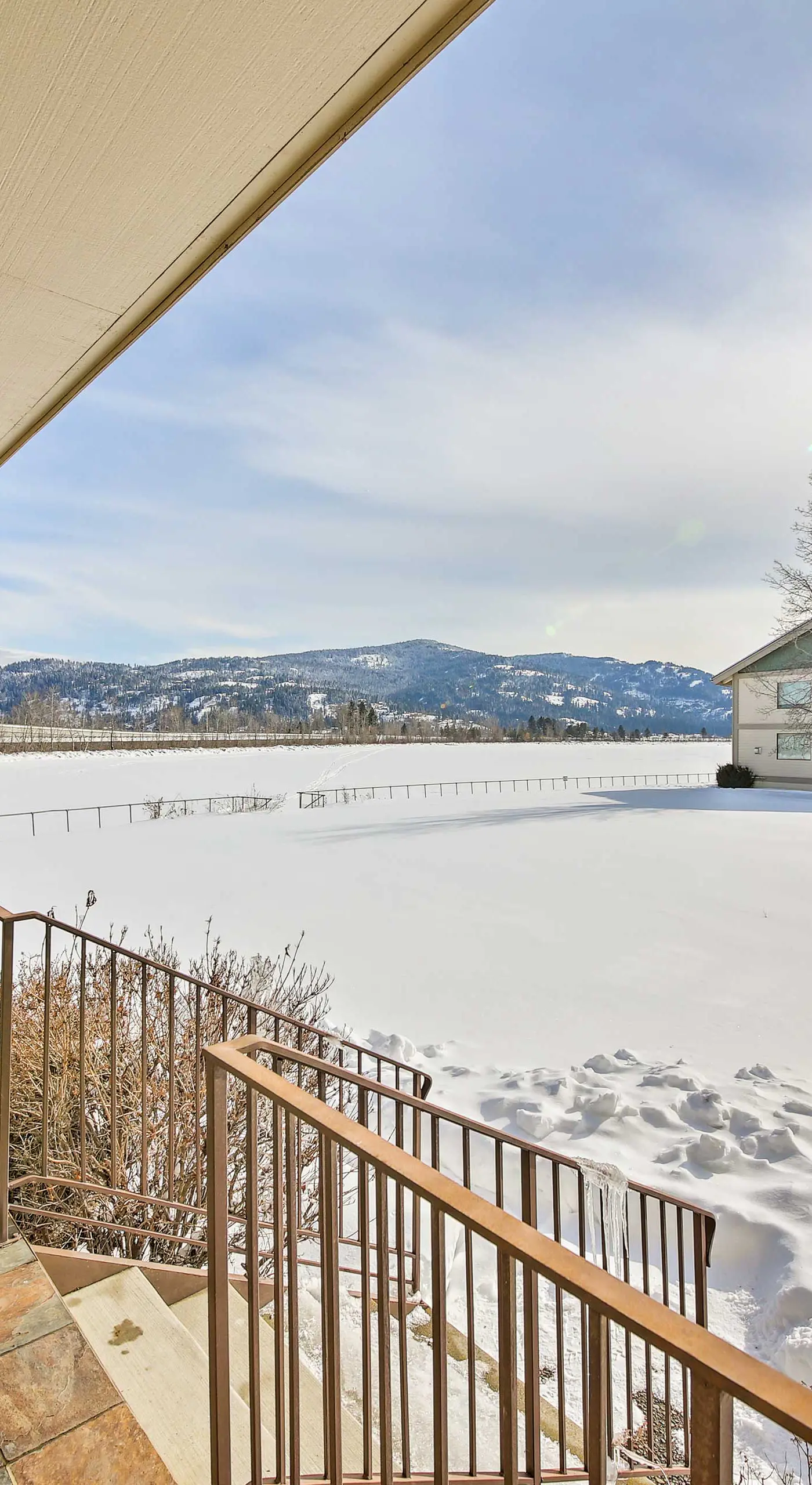 Lake Pend Oreille Condo w/ Porch & Mountain View!