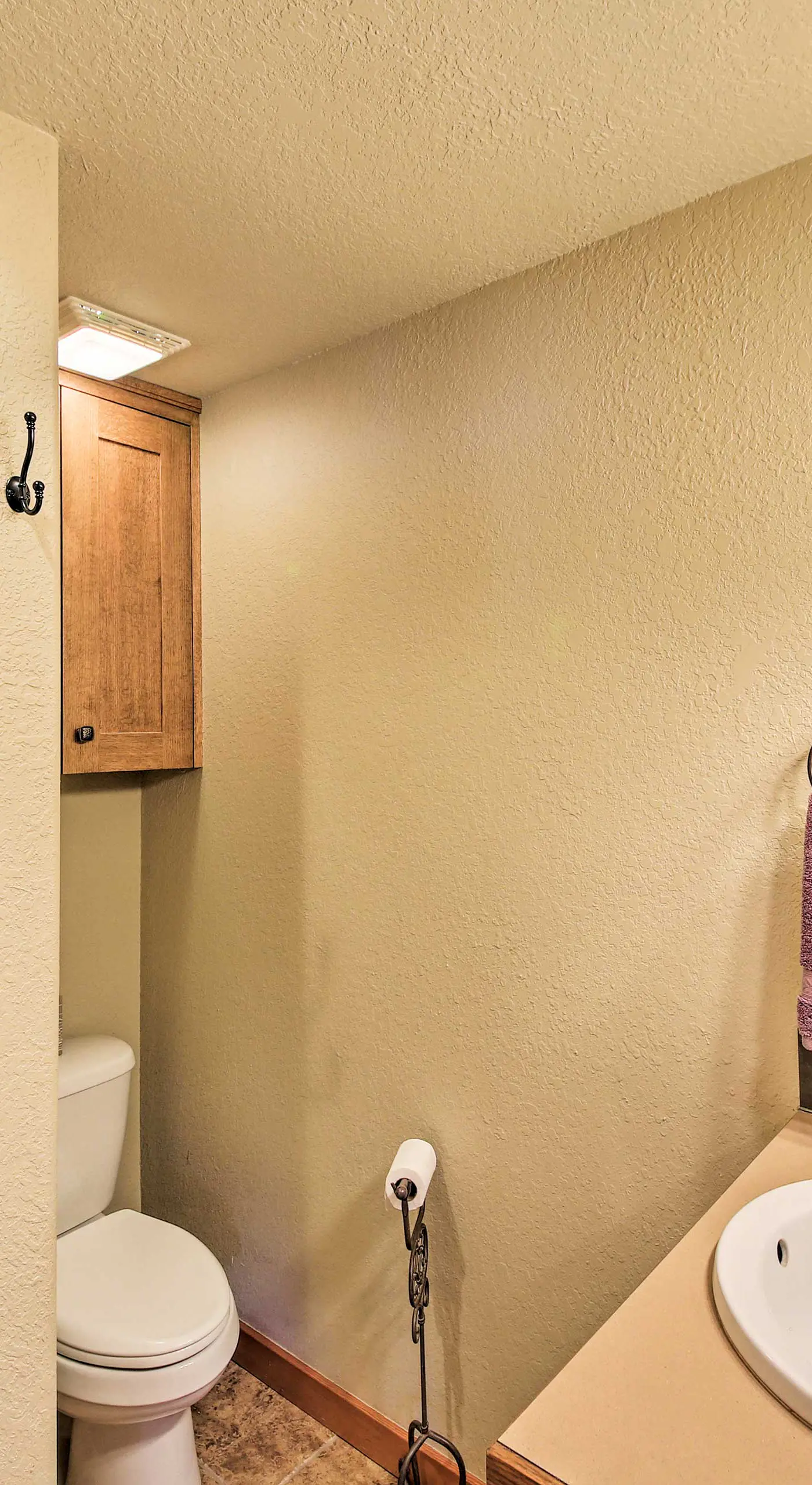 Lake Pend Oreille Condo w/ Porch & Mountain View!