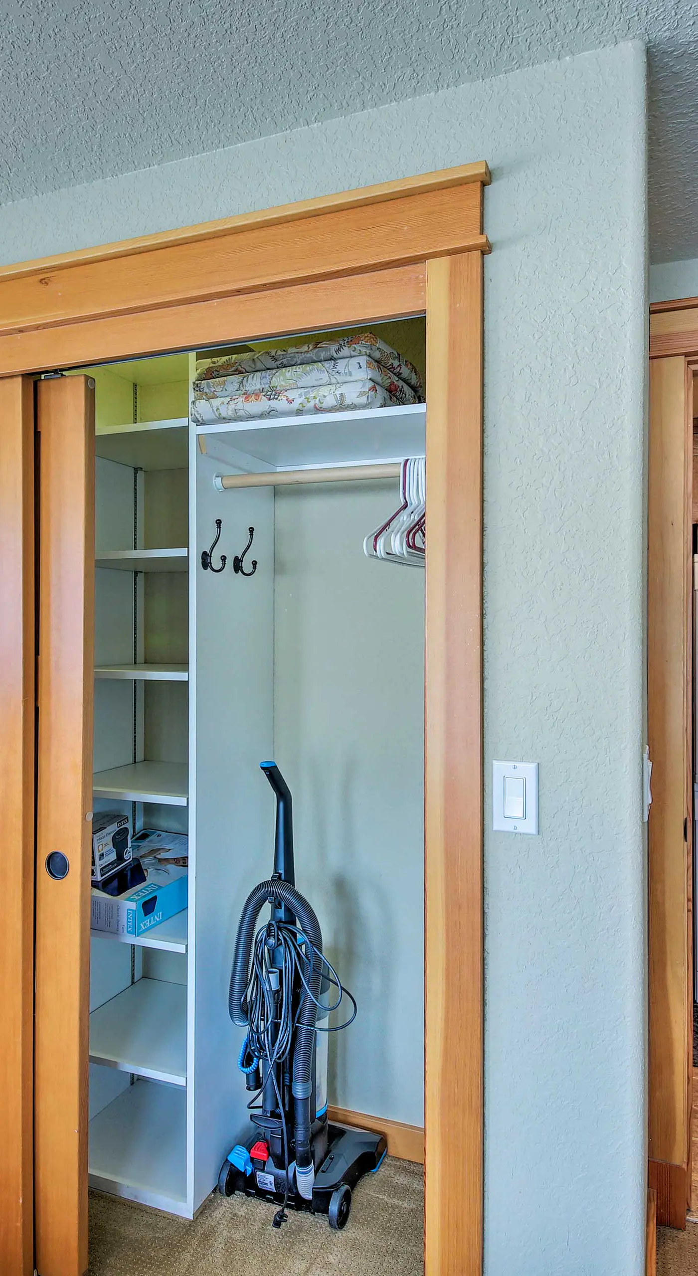 Lake Pend Oreille Condo w/ Porch & Mountain View!