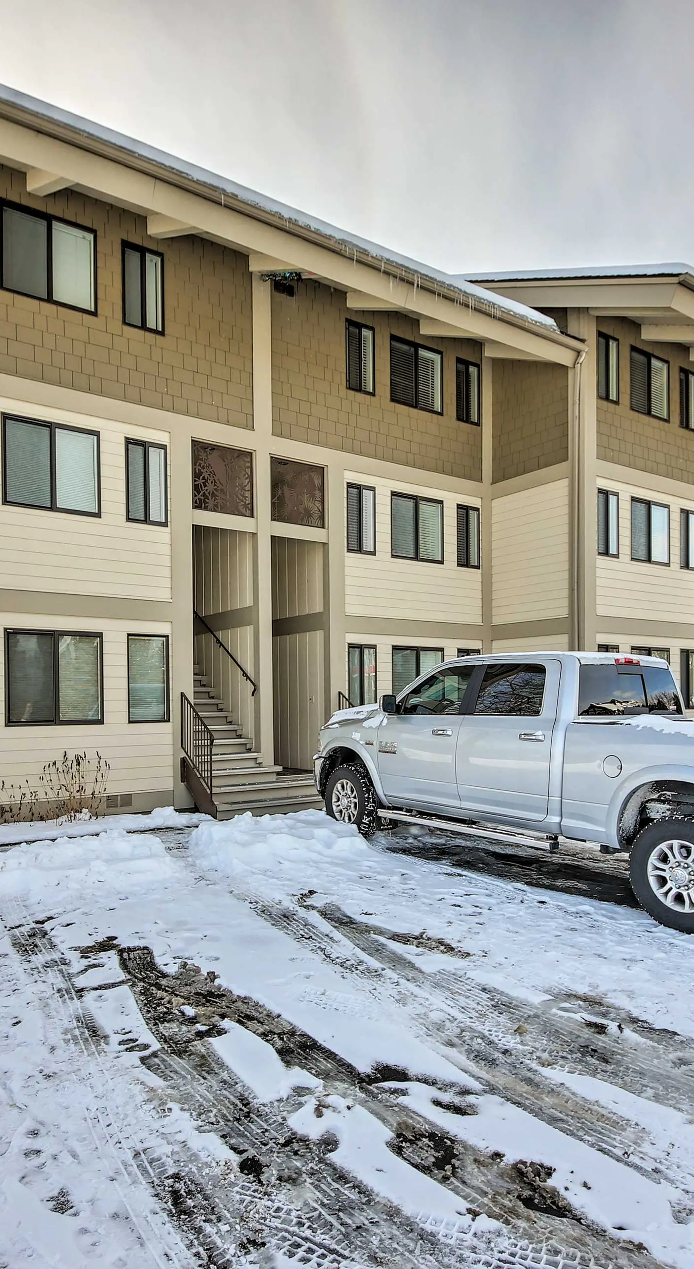 Lake Pend Oreille Condo w/ Porch & Mountain View!