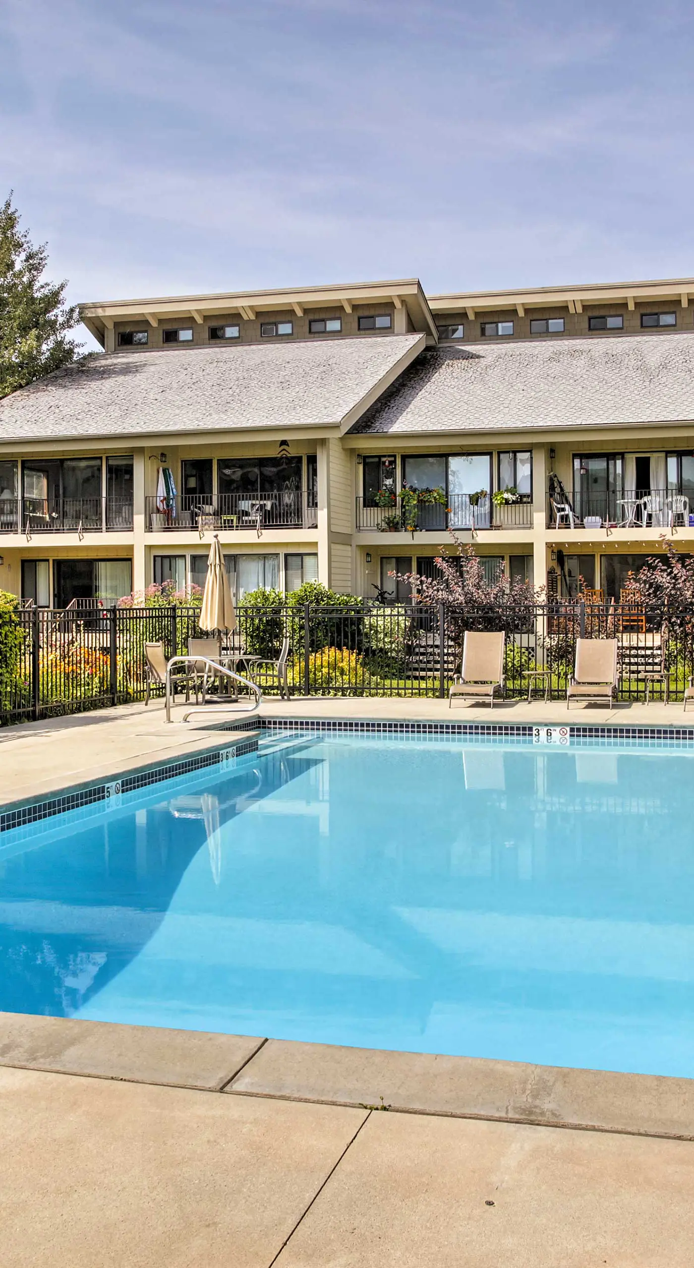 Lake Pend Oreille Condo w/ Porch & Mountain View!