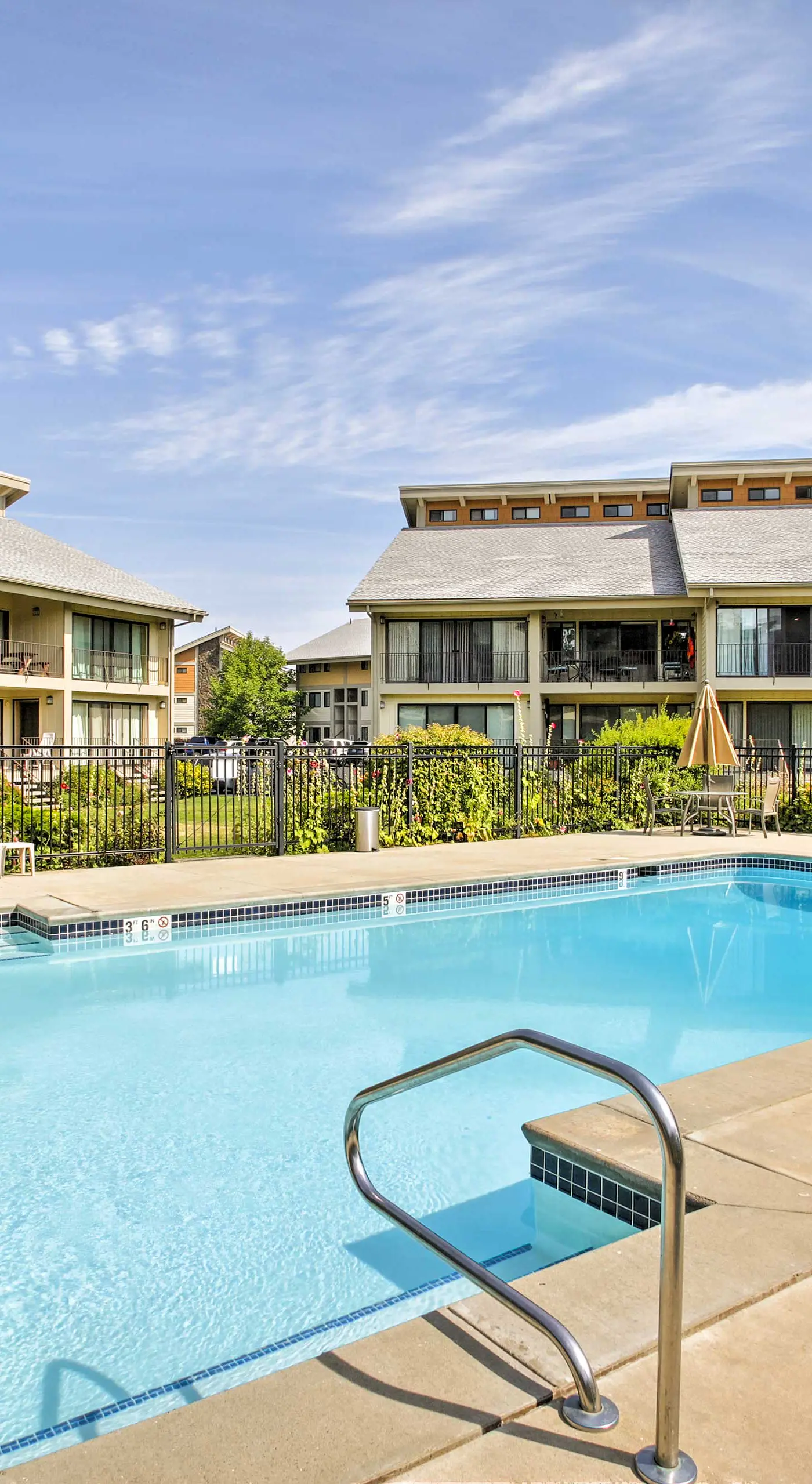 Lake Pend Oreille Condo w/ Porch & Mountain View!