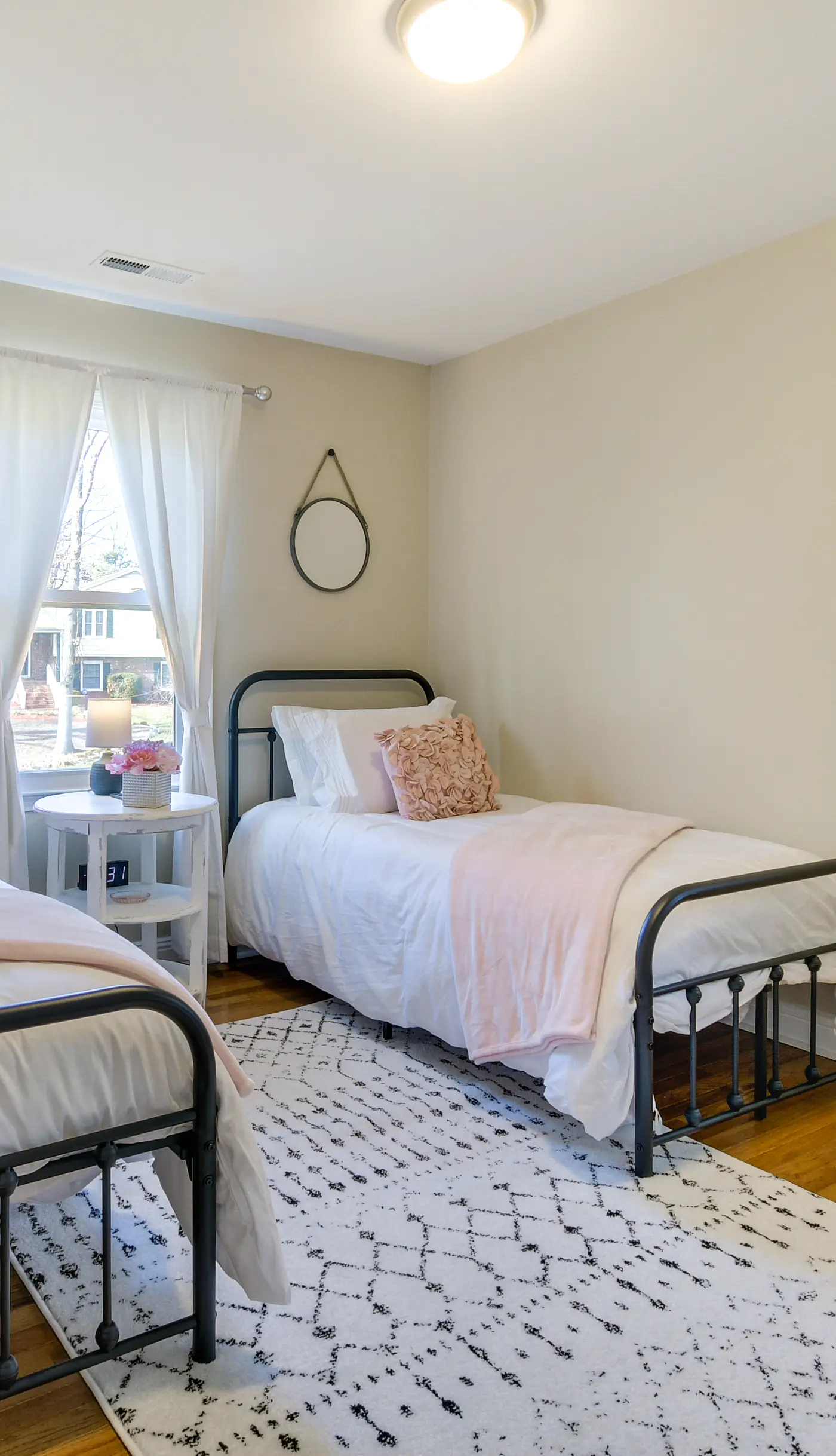 Sunny Family Home, 3 Mi to High Point Market!