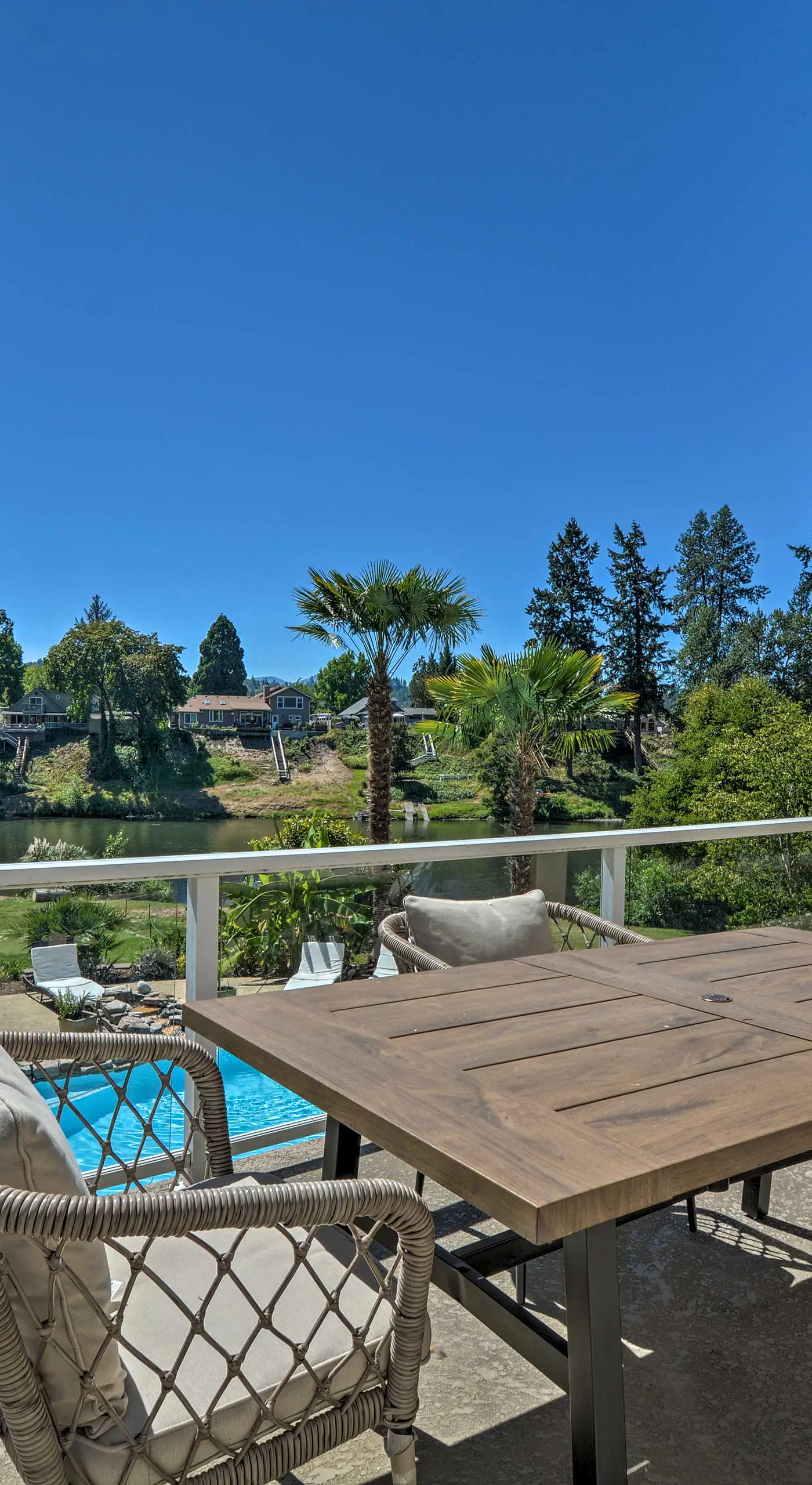 Luxe Getaway w/ Riverfront Views in Grants Pass!