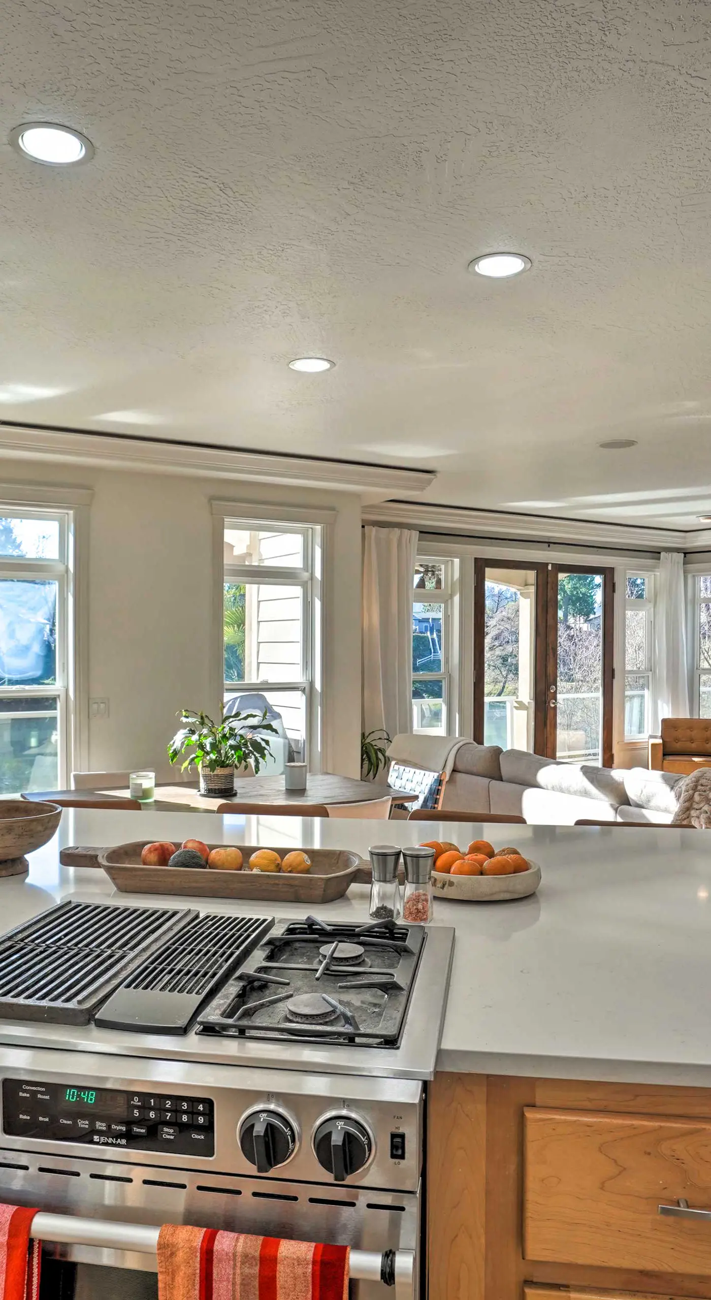 Luxe Getaway w/ Riverfront Views in Grants Pass!