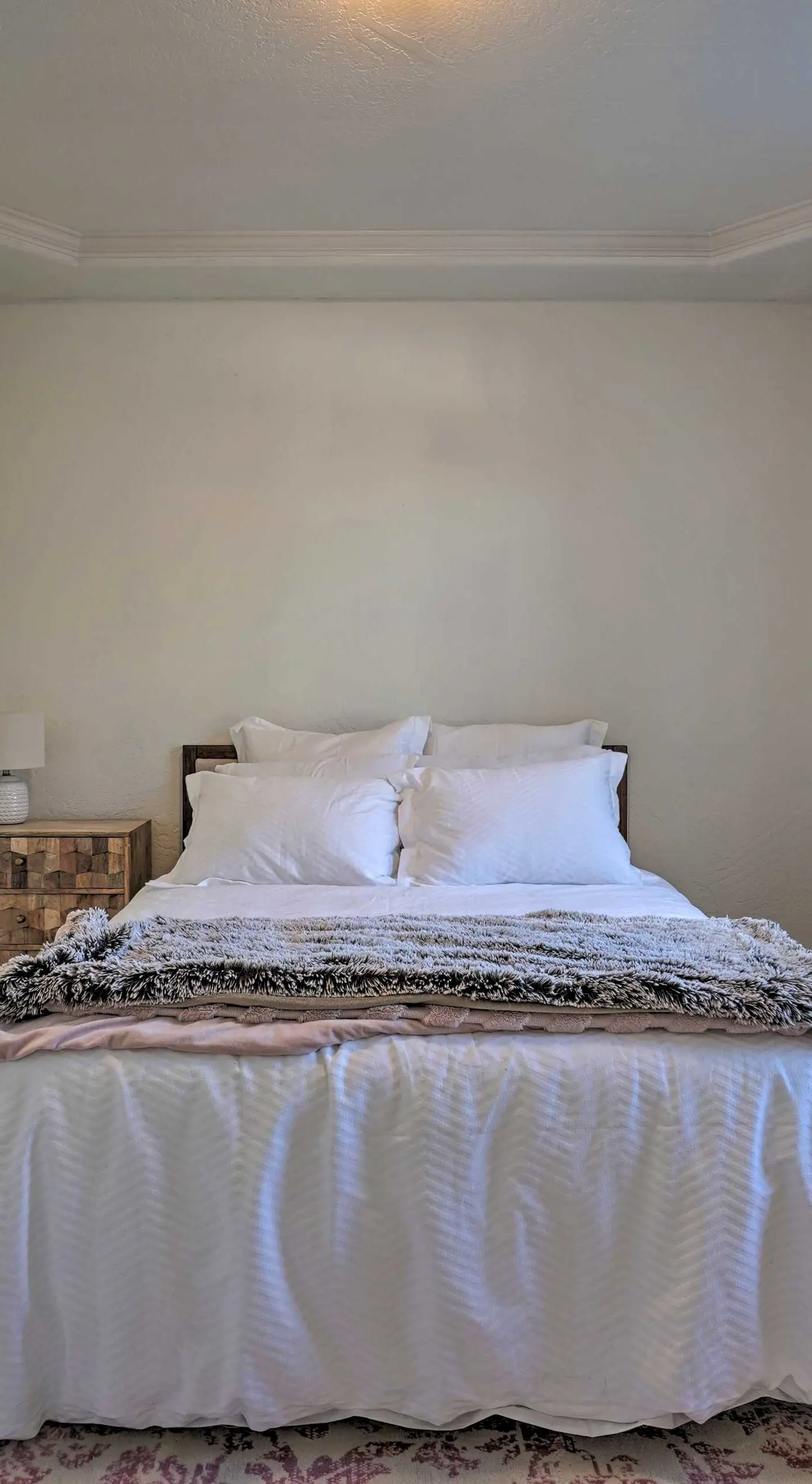 Luxe Getaway w/ Riverfront Views in Grants Pass!