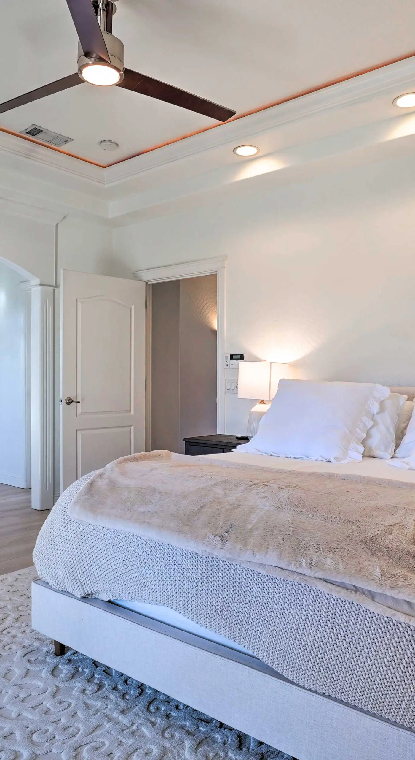 Luxe Getaway w/ Riverfront Views in Grants Pass!