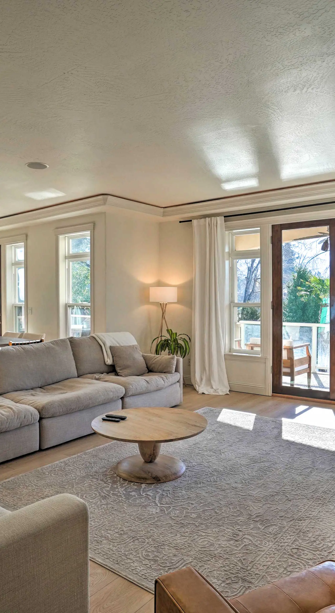 Luxe Getaway w/ Riverfront Views in Grants Pass!