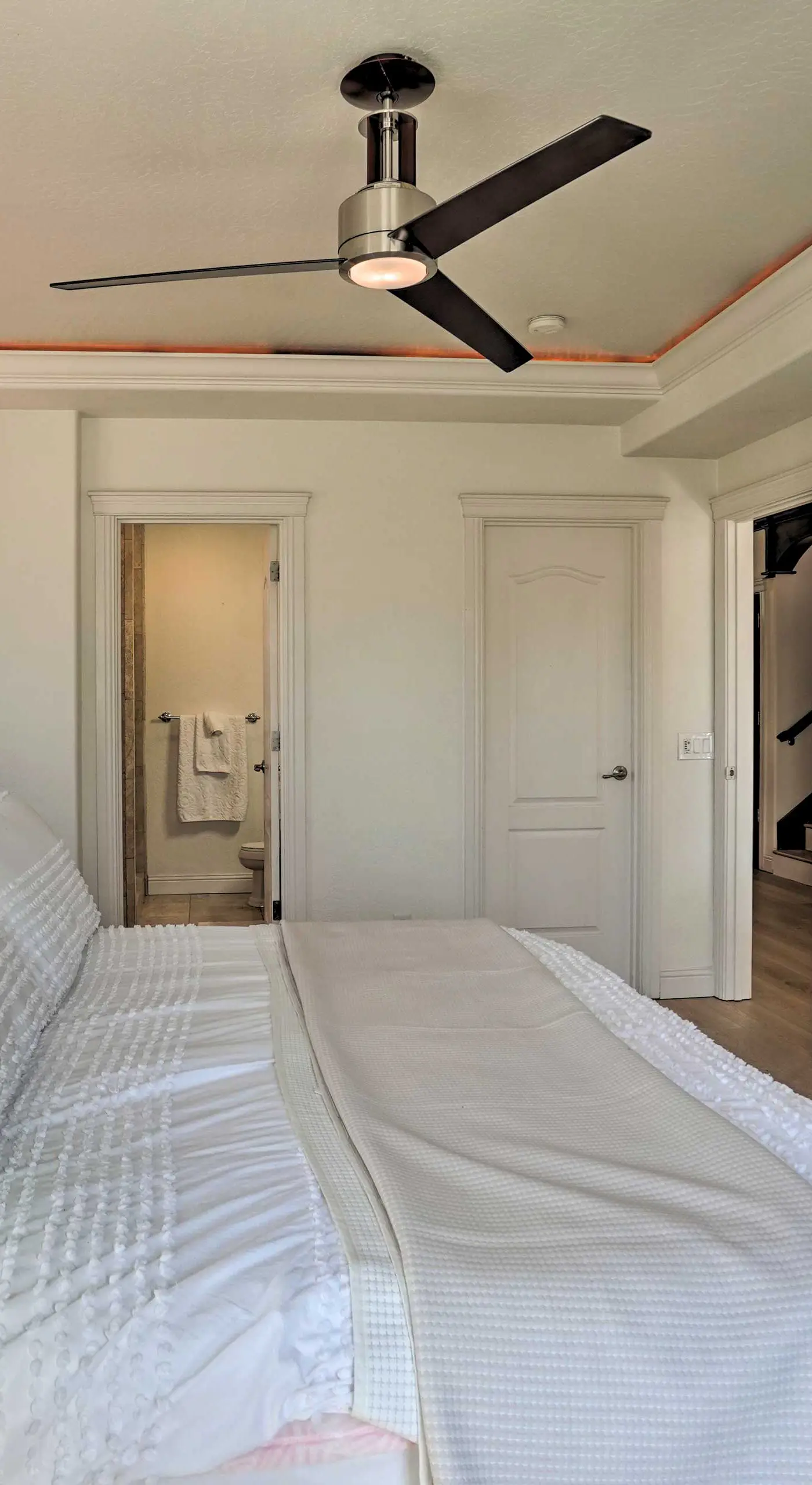 Luxe Getaway w/ Riverfront Views in Grants Pass!