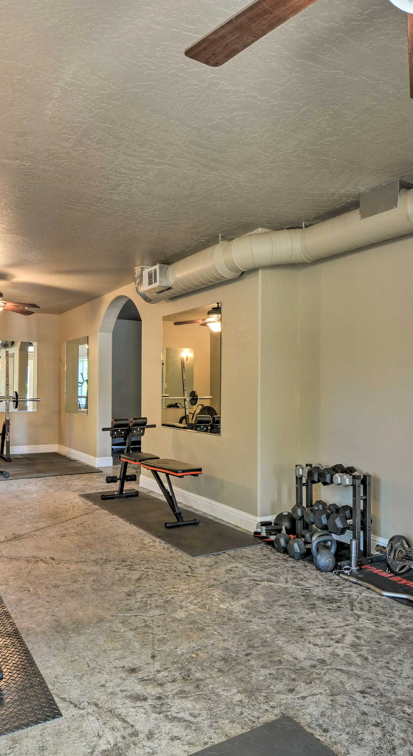 Luxe Getaway w/ Riverfront Views in Grants Pass!