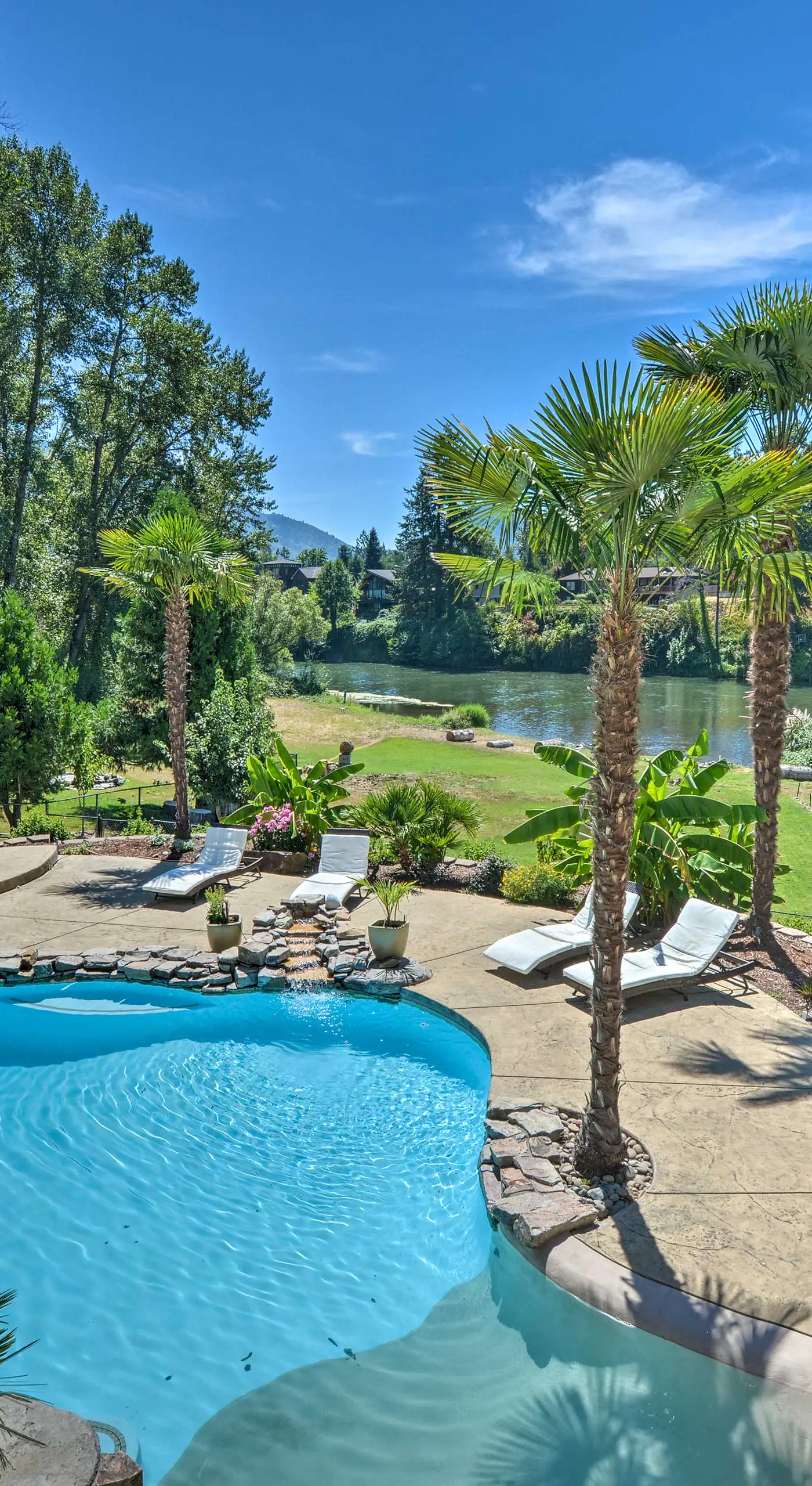 Luxe Getaway w/ Riverfront Views in Grants Pass!