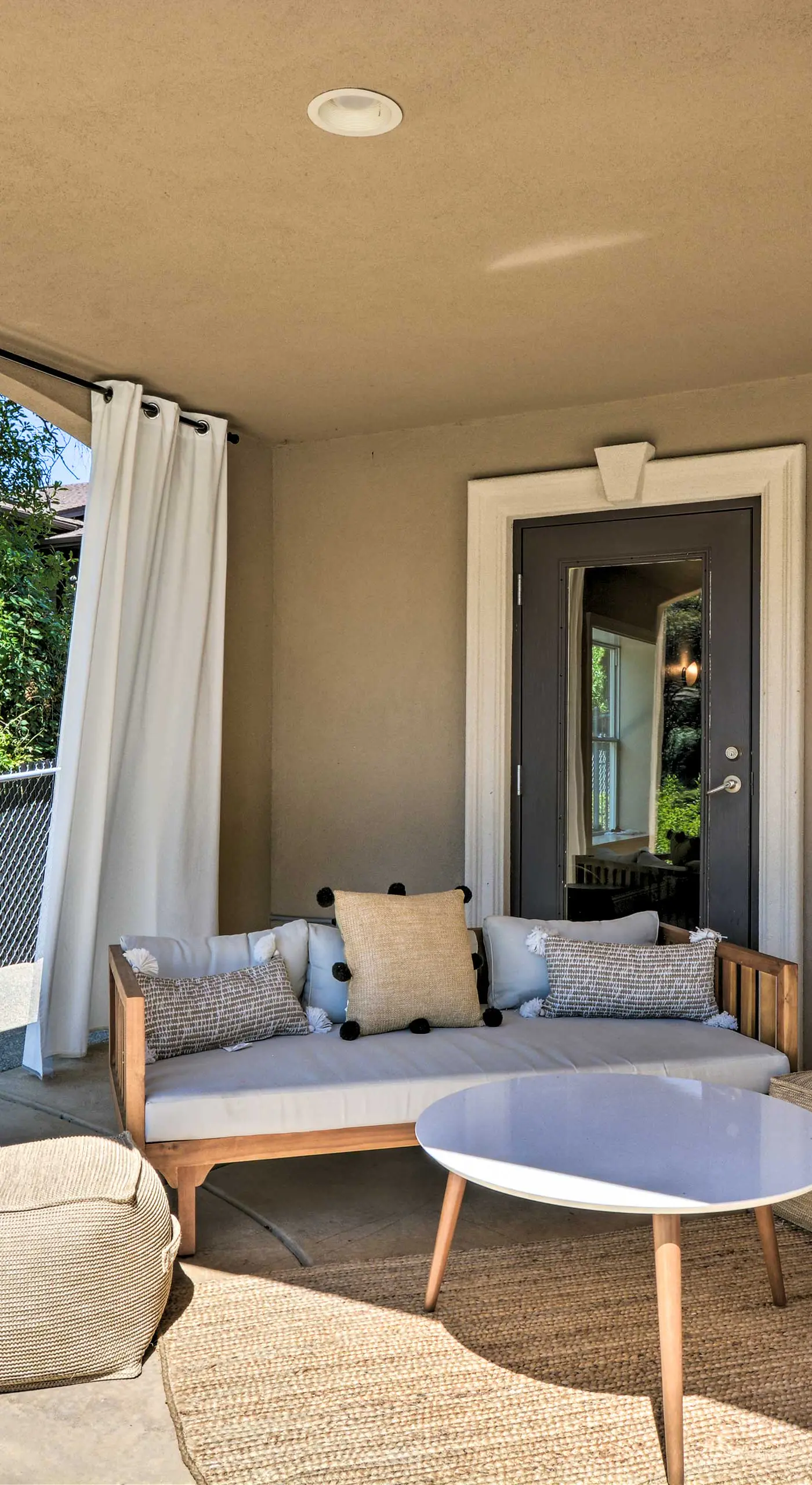 Luxe Getaway w/ Riverfront Views in Grants Pass!
