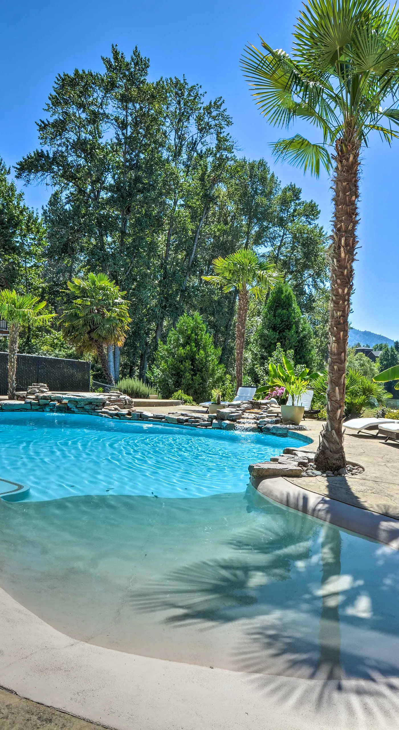 Luxe Getaway w/ Riverfront Views in Grants Pass!