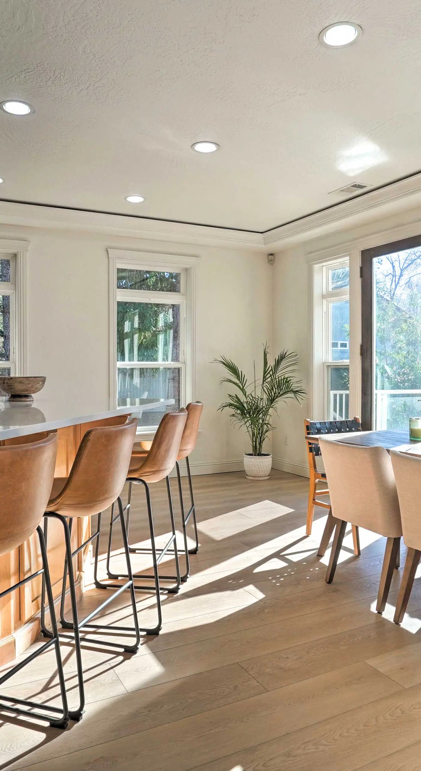 Luxe Getaway w/ Riverfront Views in Grants Pass!