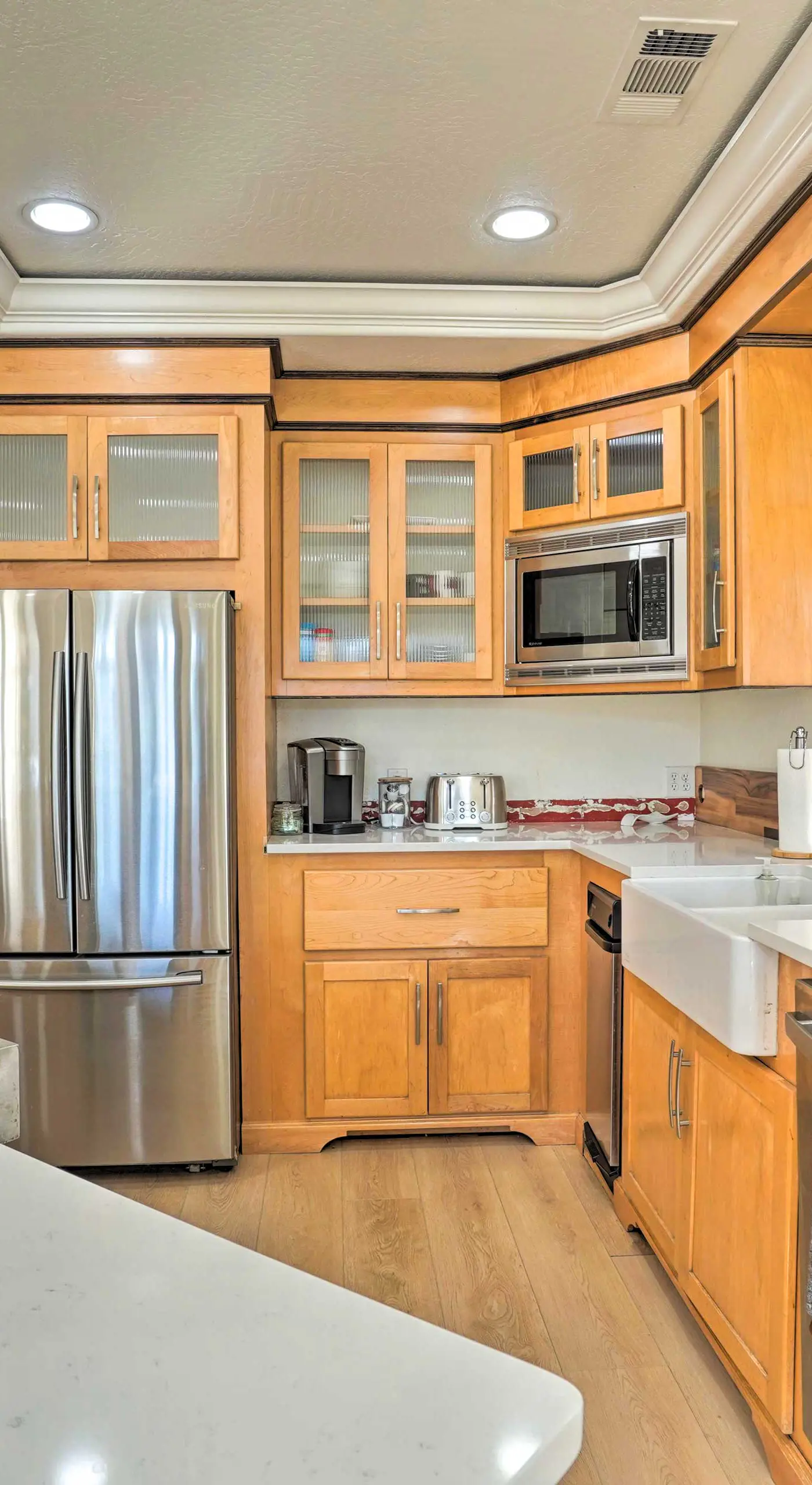 Luxe Getaway w/ Riverfront Views in Grants Pass!